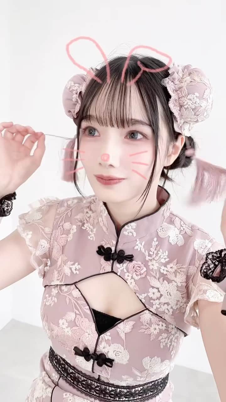 のインスタグラム：「チャイナラビット🐇🤍兎遊ちゃん🩰  兎遊たおちゃん( @uxu_you )  @sugarnine_official   #larme #larmemagazine #larme058 #ラルム #ファッション絵本  #兎遊たお #ハロウィン #ハロウィン仮装 #ハロウィンコスプレ #仮装 #コスプレ」