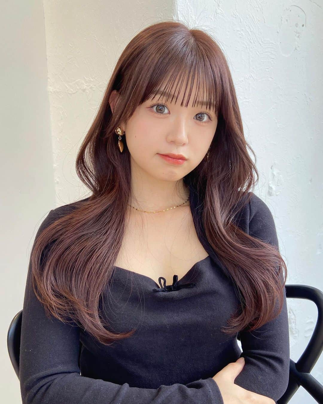 のインスタグラム：「今回も @rina_kurooka さんが髪の毛 可愛くしてくれた✨ストーリーでみんなからの 反応が好評で嬉しかったぁぁ🥹💞 ・ 最後の動画見て！やばくない？？🫢無加工なのよ！」