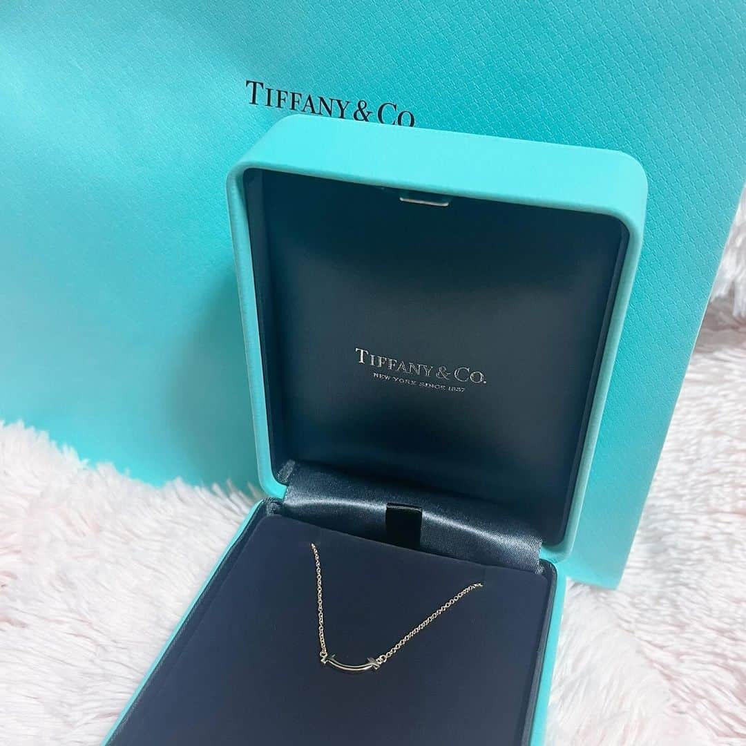 山邊未夢のインスタグラム：「🩵🤍  ママから可愛すぎる Tiffanyのネックレスプレゼント☺︎  これが似合う素敵レディーになれるよう もっともっと綺麗に磨きをかけていきます！  #tiffanyandco #Tiffany #ティファニー #ティファニーネックレス #ネックレス #かわいい #可愛い #ピンクゴールド #アクセサリー #accessory #necklace #山邊未夢」