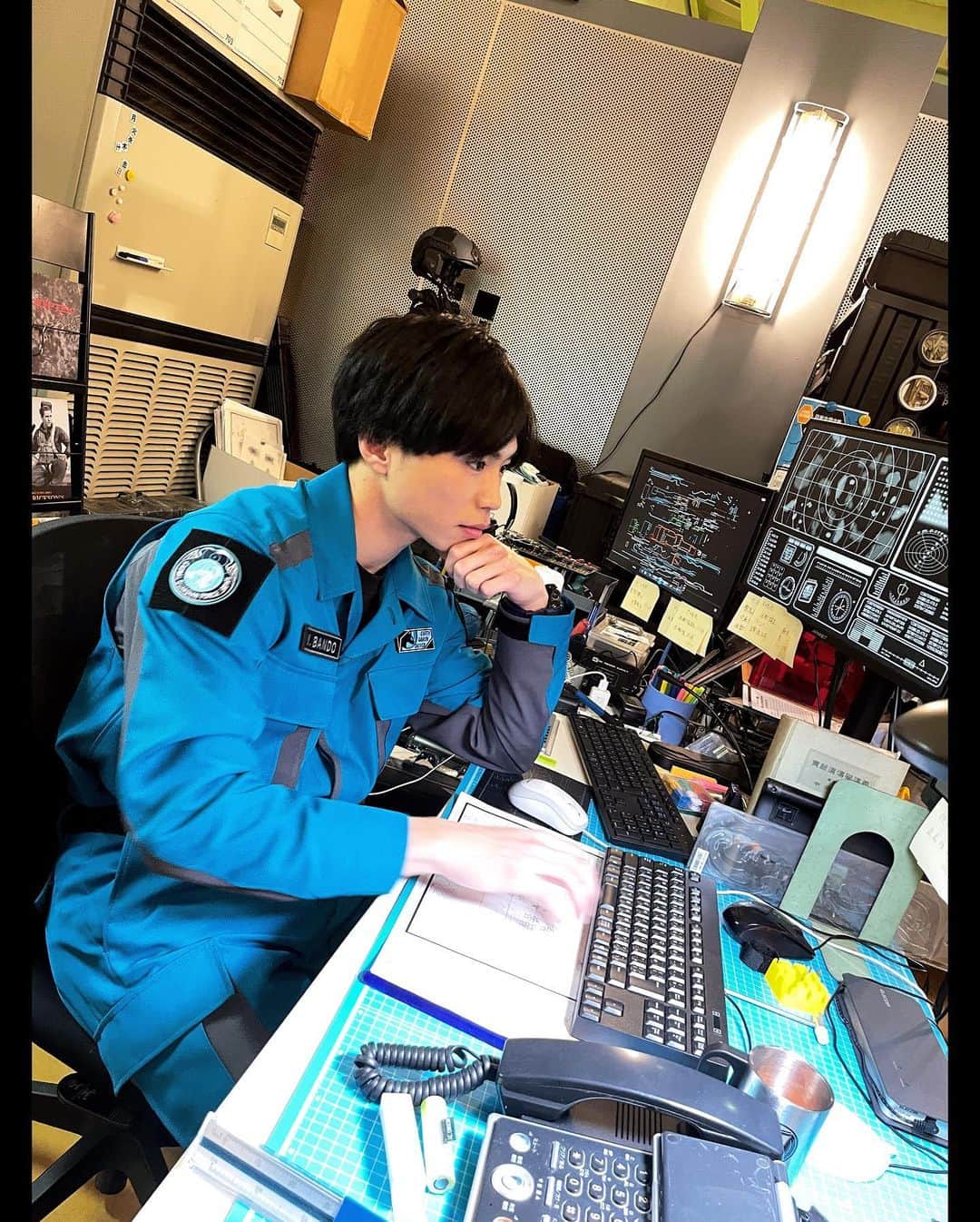 梶原颯のインスタグラム：「ウルトラマンブレーザー 第15話　明日9時〜放送  みてね！ 一緒にリアタイしよや！💪🐤  #ウルトラマンブレーザー #ウルトラマン　#超人力霸王  #特撮　#japan #バンドウヤスノブ　#筋肉　#腹筋　#タイタス」