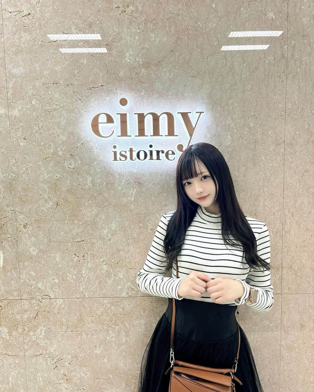 のインスタグラム：「. . @eimyistoire_official の展示会🤍  エイミーのお洋服着て行ったから載せる^>~<^ 可愛いお洋服沢山でマネちゃんとたくさん買ってしまった🤦🏻‍♀️🤍冬楽しみ❄️ . #eimyistoire #eimy #eimyistoire_official #eimy_ootd」