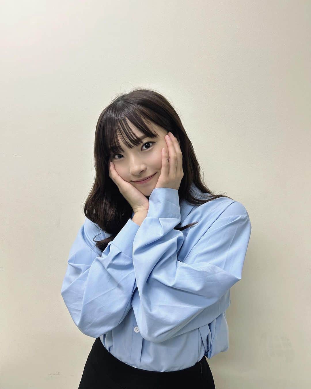 里仲菜月さんのインスタグラム写真 - (里仲菜月Instagram)「最近青い服いっぱい着てる気がする〜🟦」10月20日 20時45分 - natsuki_satonaka