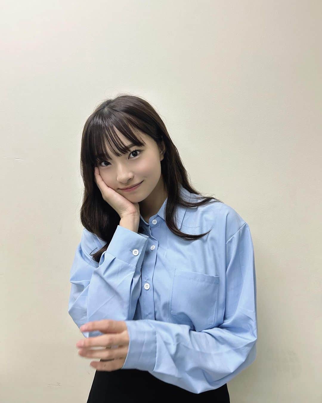 里仲菜月さんのインスタグラム写真 - (里仲菜月Instagram)「最近青い服いっぱい着てる気がする〜🟦」10月20日 20時45分 - natsuki_satonaka