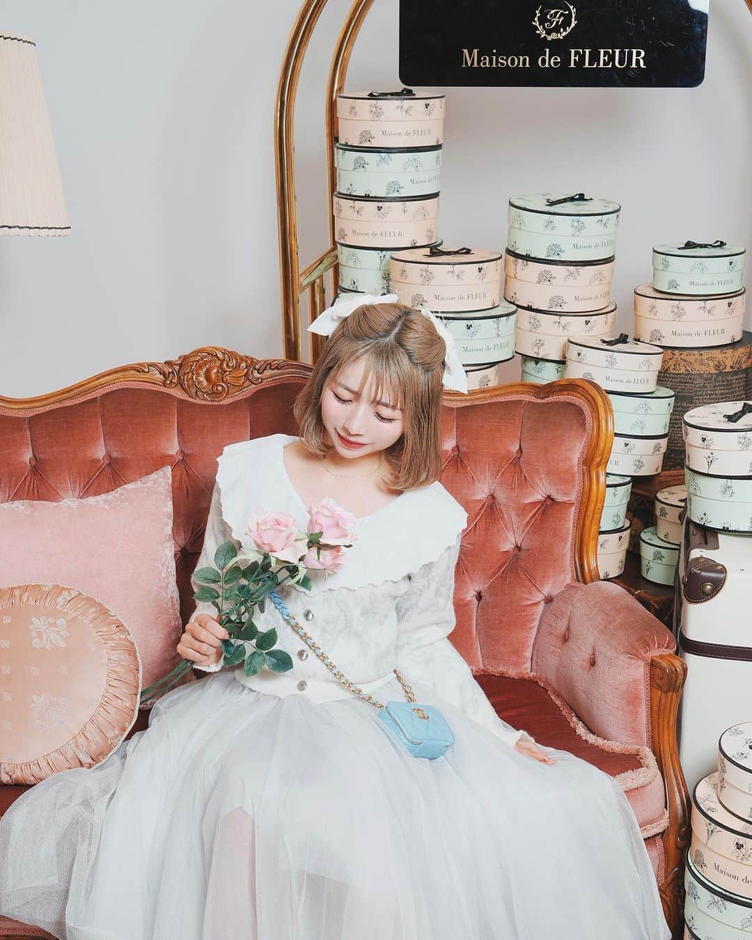 エリンコさんのインスタグラム写真 - (エリンコInstagram)「💐 ♡Maison de FLEUR 10ème anniversare♡ . -Maison de FLEUR PASSAGE- の レセプションパーティーにお邪魔してきたよ🍰 . お花がドレスコードで みんなお花がどこかに入ってるよ💐 . 1-3枚目は @takumishinoda さんが 撮ってくれてとってもお気に入り📸 . カフェもショッピングブースもドレスブースも 細かいところまでこだわりが詰まっていて とっても素敵すぎた🥹🥹🥹🌈 @maisondefleur_press  . ヘアアクセサリー @boomeriiofficial  ニット @frunco.official  スカート @j1u_by_labelleetude  ミュール @meltthelady  . #maisondefleur #メゾンドフルール #maisondefleur10 #pr」10月20日 20時48分 - erinko0315