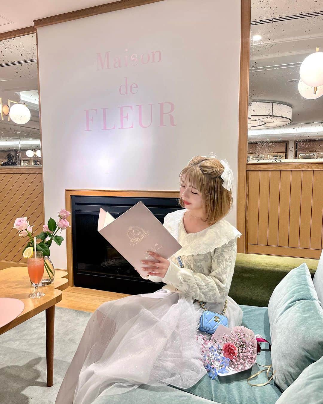 エリンコさんのインスタグラム写真 - (エリンコInstagram)「💐 ♡Maison de FLEUR 10ème anniversare♡ . -Maison de FLEUR PASSAGE- の レセプションパーティーにお邪魔してきたよ🍰 . お花がドレスコードで みんなお花がどこかに入ってるよ💐 . 1-3枚目は @takumishinoda さんが 撮ってくれてとってもお気に入り📸 . カフェもショッピングブースもドレスブースも 細かいところまでこだわりが詰まっていて とっても素敵すぎた🥹🥹🥹🌈 @maisondefleur_press  . ヘアアクセサリー @boomeriiofficial  ニット @frunco.official  スカート @j1u_by_labelleetude  ミュール @meltthelady  . #maisondefleur #メゾンドフルール #maisondefleur10 #pr」10月20日 20時48分 - erinko0315
