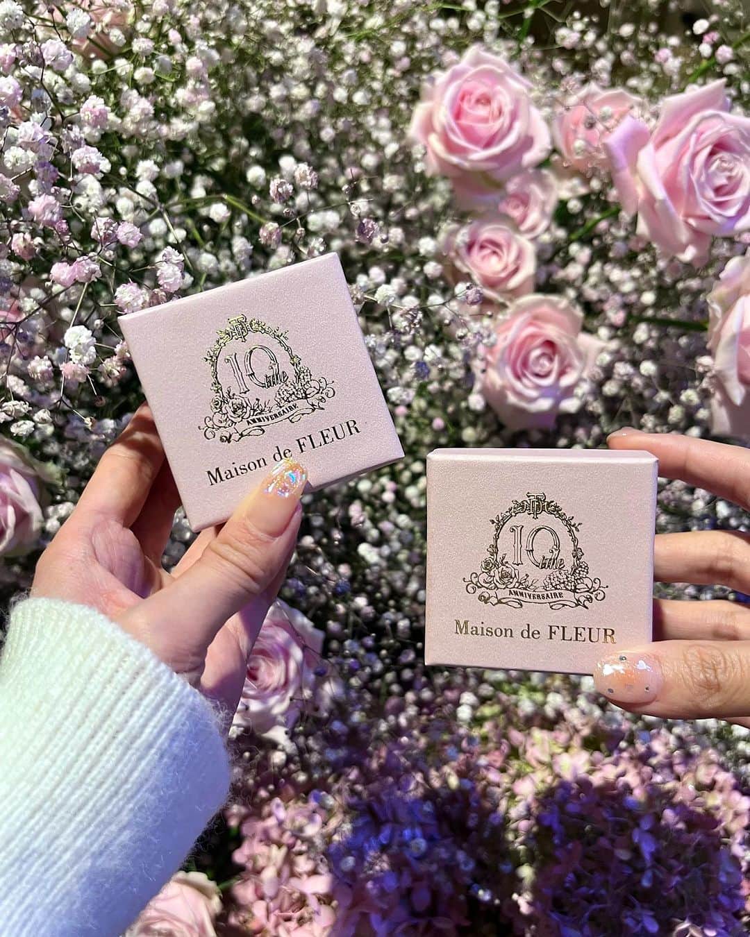 エリンコさんのインスタグラム写真 - (エリンコInstagram)「💐 ♡Maison de FLEUR 10ème anniversare♡ . -Maison de FLEUR PASSAGE- の レセプションパーティーにお邪魔してきたよ🍰 . お花がドレスコードで みんなお花がどこかに入ってるよ💐 . 1-3枚目は @takumishinoda さんが 撮ってくれてとってもお気に入り📸 . カフェもショッピングブースもドレスブースも 細かいところまでこだわりが詰まっていて とっても素敵すぎた🥹🥹🥹🌈 @maisondefleur_press  . ヘアアクセサリー @boomeriiofficial  ニット @frunco.official  スカート @j1u_by_labelleetude  ミュール @meltthelady  . #maisondefleur #メゾンドフルール #maisondefleur10 #pr」10月20日 20時48分 - erinko0315