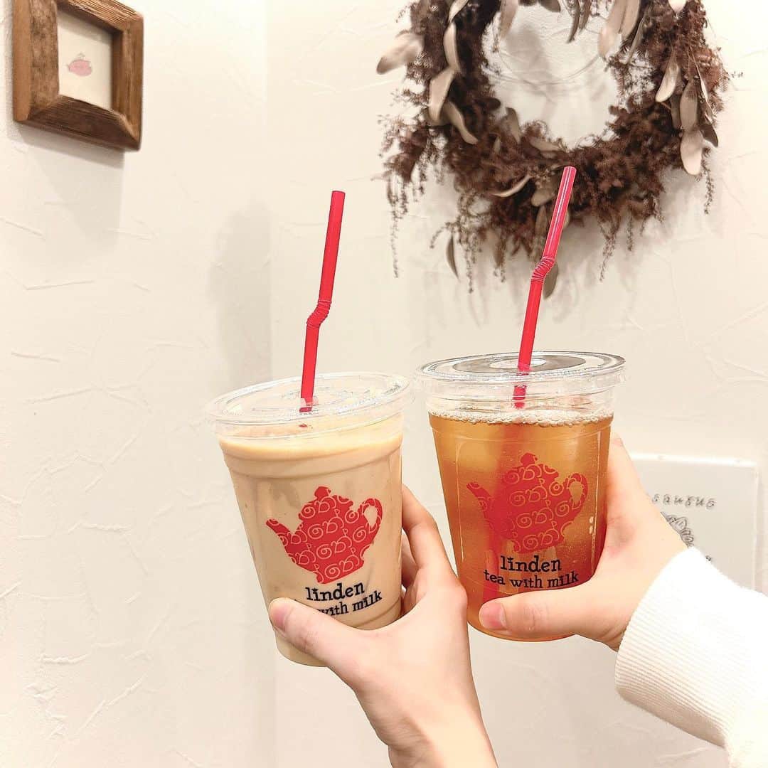岩田陽菜のインスタグラム：「🫖⟡.·*.  ティーの種類が凄かったよ~🥰🥰  私はストロベリーとミルクティーのにしたっ🥛  また行きたいとこ。  #lindenteawithmilk」