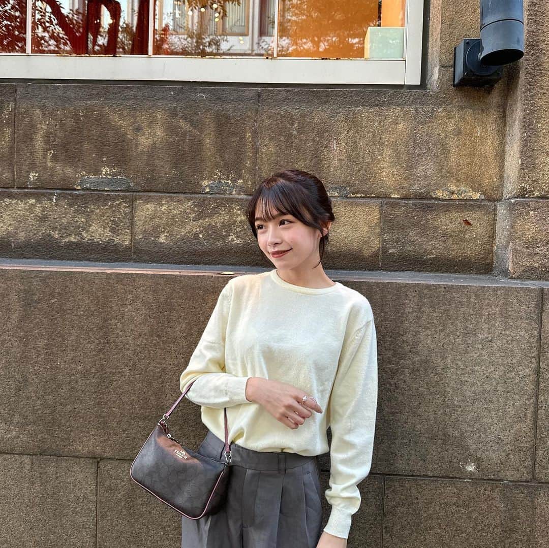 咲奈のインスタグラム：「 この日はゆるっと楽チンコーデでお出かけした🍂 ニット1枚でお出かけできる気温がずっと続けばいいのになぁ〜( •̥-•̥ )」