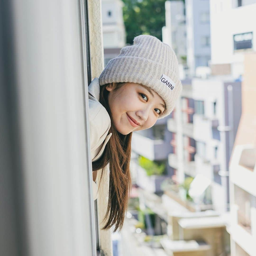 merさんのインスタグラム写真 - (merInstagram)「今回は碓井玲菜ちゃんの秋の私服コーデをご紹介💐  【スポーティ×フェミニン】が気分と言う玲菜ちゃんのコーデの詳細はmer webで順次公開！ ぜひ、チェックしてみてくださいね💫  ＝＝＝＝＝ #碓井玲菜 #メルウェブ #merweb #mer #秋コーデ #ニューバランス #ニット帽 #ジャケット女子 #スポーティ」10月20日 21時00分 - merweb_official