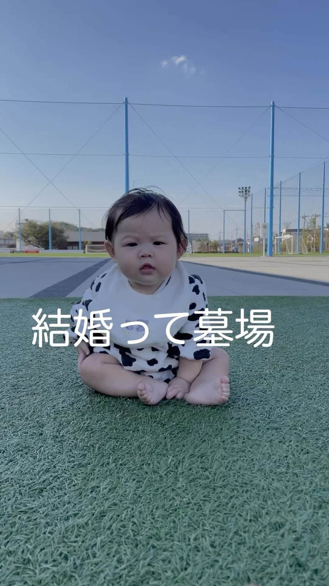 川辺辰郎のインスタグラム：「結婚て墓場じゃない？？？  是非コメントで教えてほしいです！  #結婚 #子育て #育児」