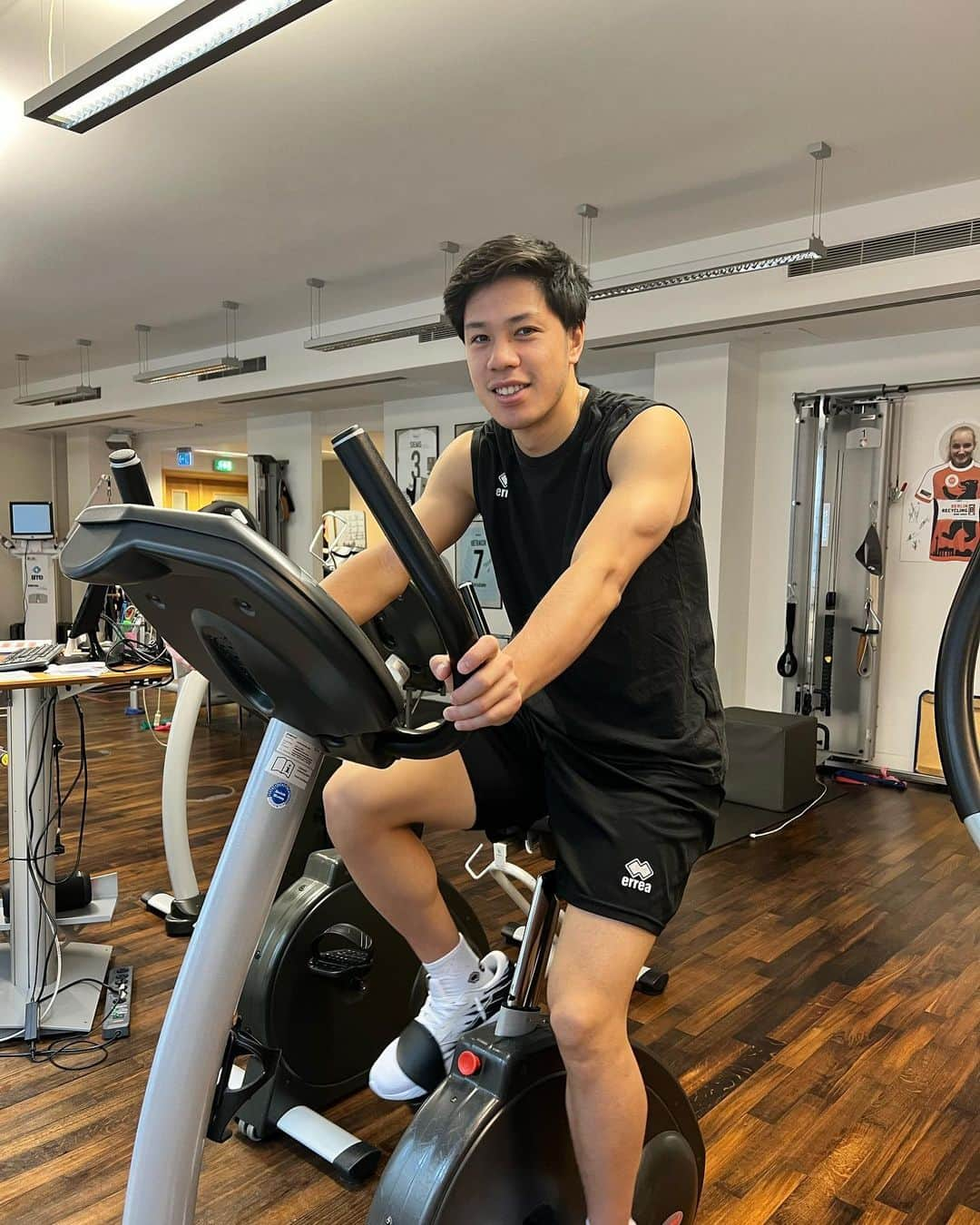 井手智のインスタグラム：「The countdown to getting back on the court has already started🏃‍♀️🏃‍♂️🏋️🏋️🔜🔜🔜  #orthoTrain」