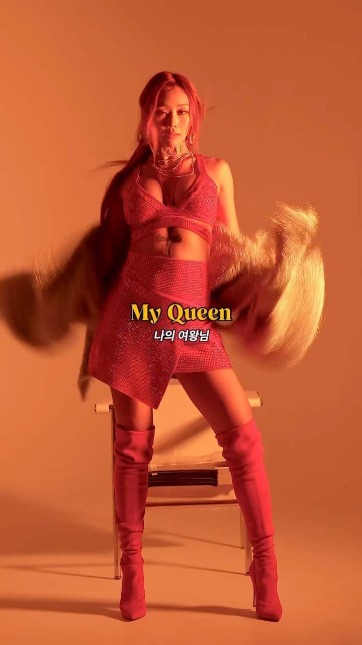 ヒョリンのインスタグラム：「#Queen 👑」