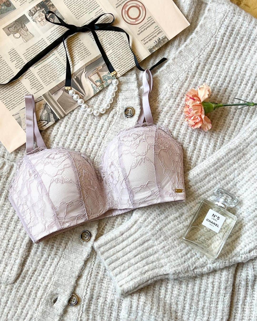 のインスタグラム：「🪞🩰🫧🧺🕯️  かわいいランジェリー👙🎀  身に付けているだけで、なんだか無敵な気分になれてテンション上がる♡♡  皆様にシェプリカさんからクーポンをいただいちゃいました🎟️✨ 今から1週間は使えるみたいなのでぜひぜひ〜♡ 【300円OFF coupon】 クーポンコード: miochan 10月27日23時までとなっています♡  一緒に可愛く生きていましょう〜 11月頃かな？🤭今後をお楽しみにです💡  #シェプリカ#cheplica#pr#ランジェリー」