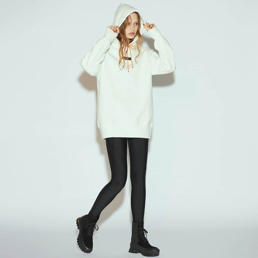 Double Standard Clothingのインスタグラム：「. NEW ARRIVAL 2023 WINTER COLLECTION  [TOPS] ESSENTIAL / オリジナルプリントパーカー price. 25,300円(税込) color. オフ / ブルー / ブラック size. F  ------------------------------------------- #doublestandardclothing #tokyo #DSC #sov #dscessential #nightstore #2023winter #fashion #ootd」