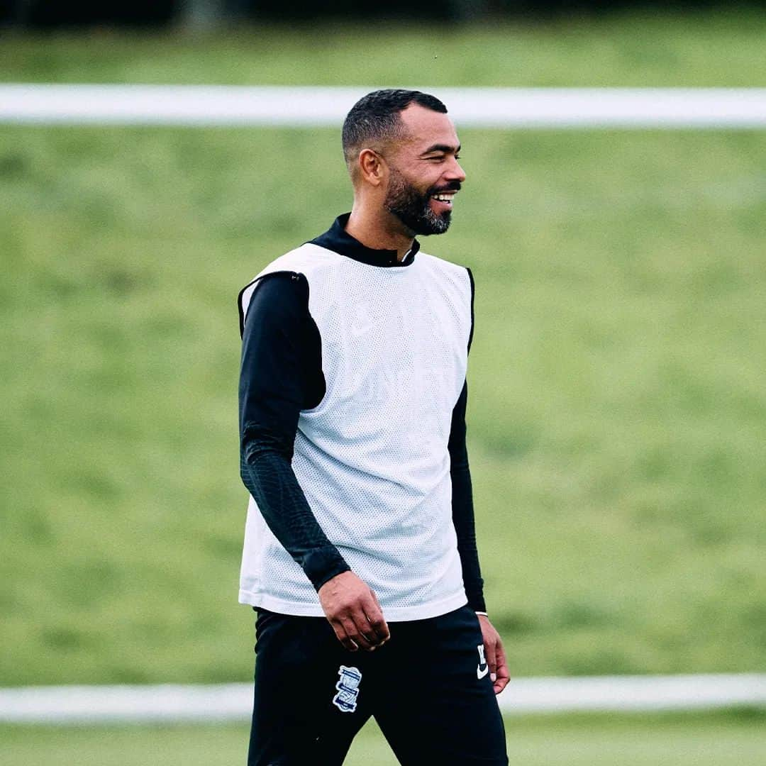 アシュリー・コールさんのインスタグラム写真 - (アシュリー・コールInstagram)「Ashley Cole getting stuck into training straight away! 💪」10月20日 21時02分 - theofficialac3