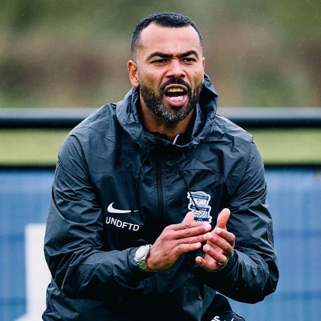 アシュリー・コールのインスタグラム：「Ashley Cole getting stuck into training straight away! 💪」