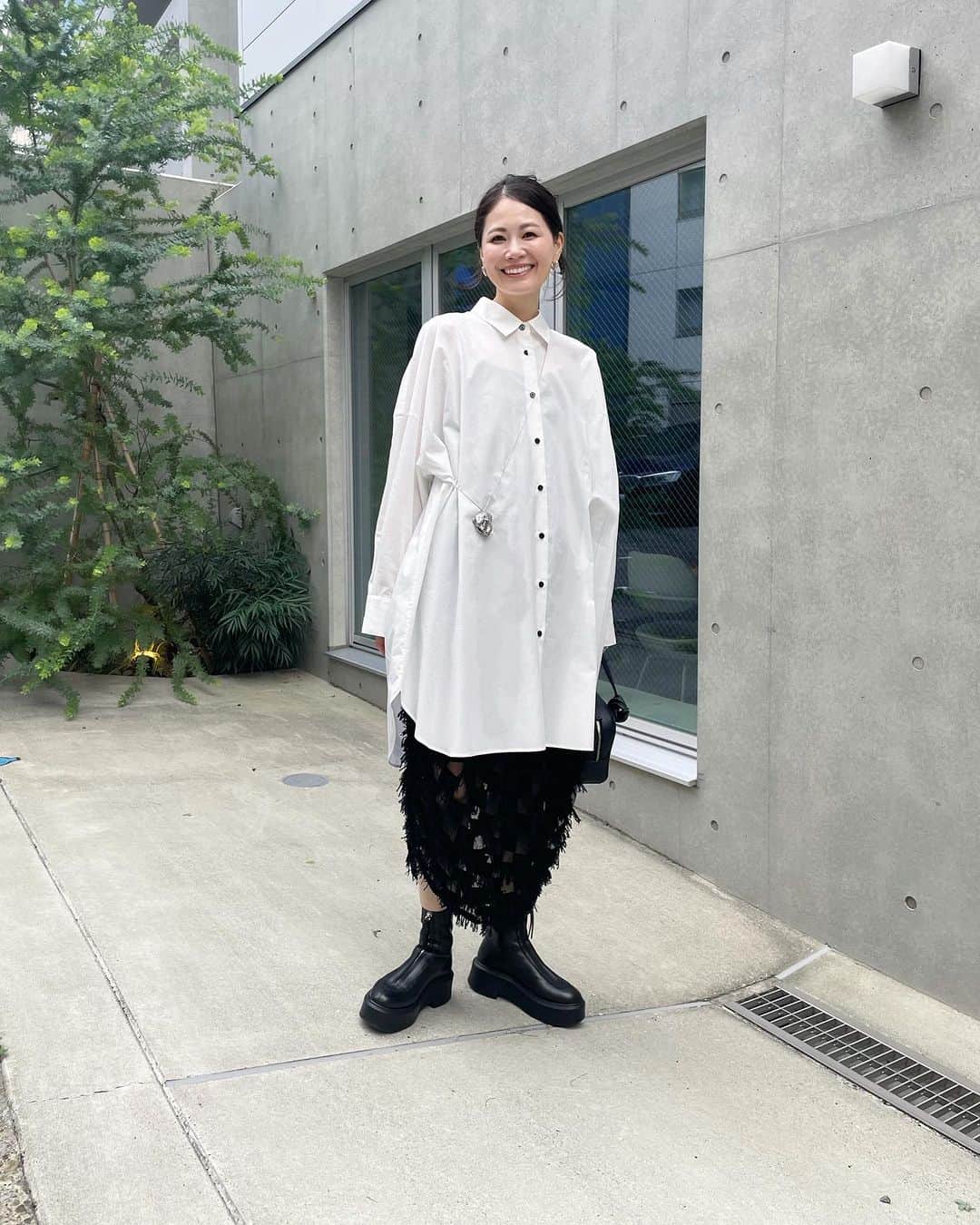 chinatsu614さんのインスタグラム写真 - (chinatsu614Instagram)「Oversized shirt and short boots all fall. #aewenmatoph #chicjoc #chicjoc_jp #therow #vasic #seadsmara #annikainez  ・ ・ ・  シャツもワンピもアクセも褒められて嬉しかった今日のコーデ✌︎  にっ❤︎✌︎」10月20日 21時02分 - chinatsu614