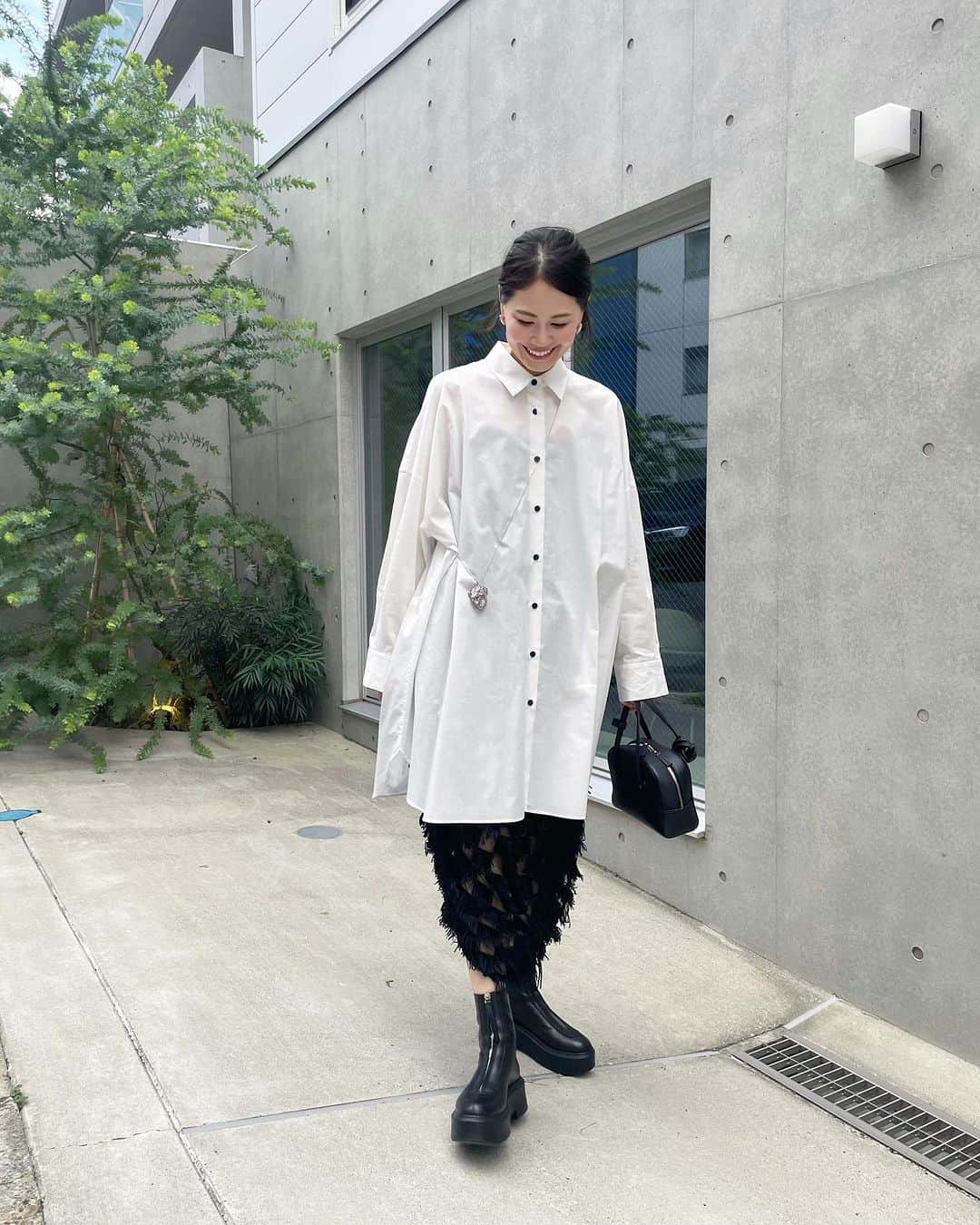 chinatsu614さんのインスタグラム写真 - (chinatsu614Instagram)「Oversized shirt and short boots all fall. #aewenmatoph #chicjoc #chicjoc_jp #therow #vasic #seadsmara #annikainez  ・ ・ ・  シャツもワンピもアクセも褒められて嬉しかった今日のコーデ✌︎  にっ❤︎✌︎」10月20日 21時02分 - chinatsu614