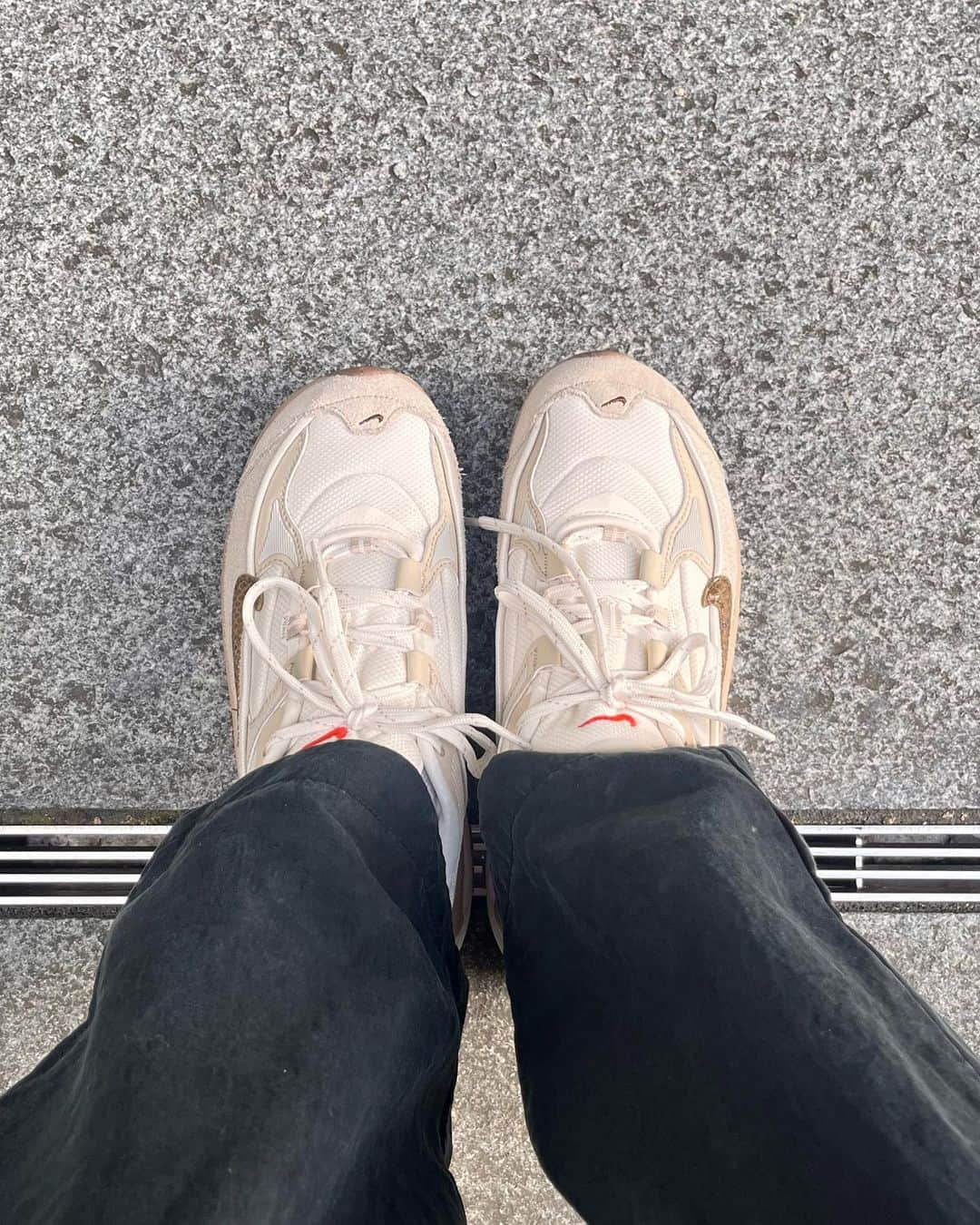 みすみさんのインスタグラム写真 - (みすみInstagram)「✔️👟🏙️☁️☀️👓」10月20日 21時02分 - _______rok