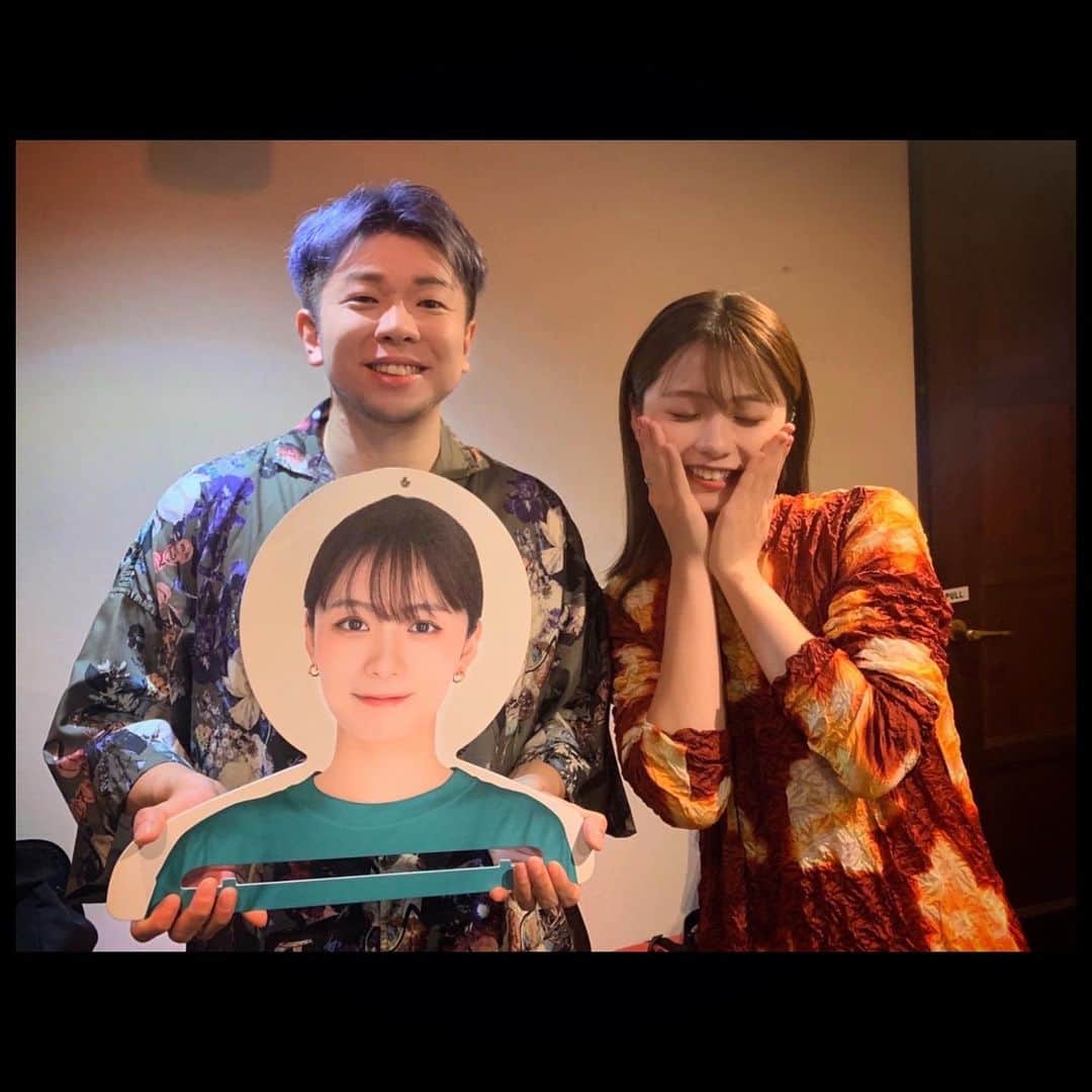 宗本康兵のインスタグラム：「足立佳奈ちゃんツアー名古屋公演でした！ 最近はいろんなグッズがありますね かなちゃんハンガー笑笑 顔の大きさほぼ同じらしいです #足立佳奈 #宗本康兵」
