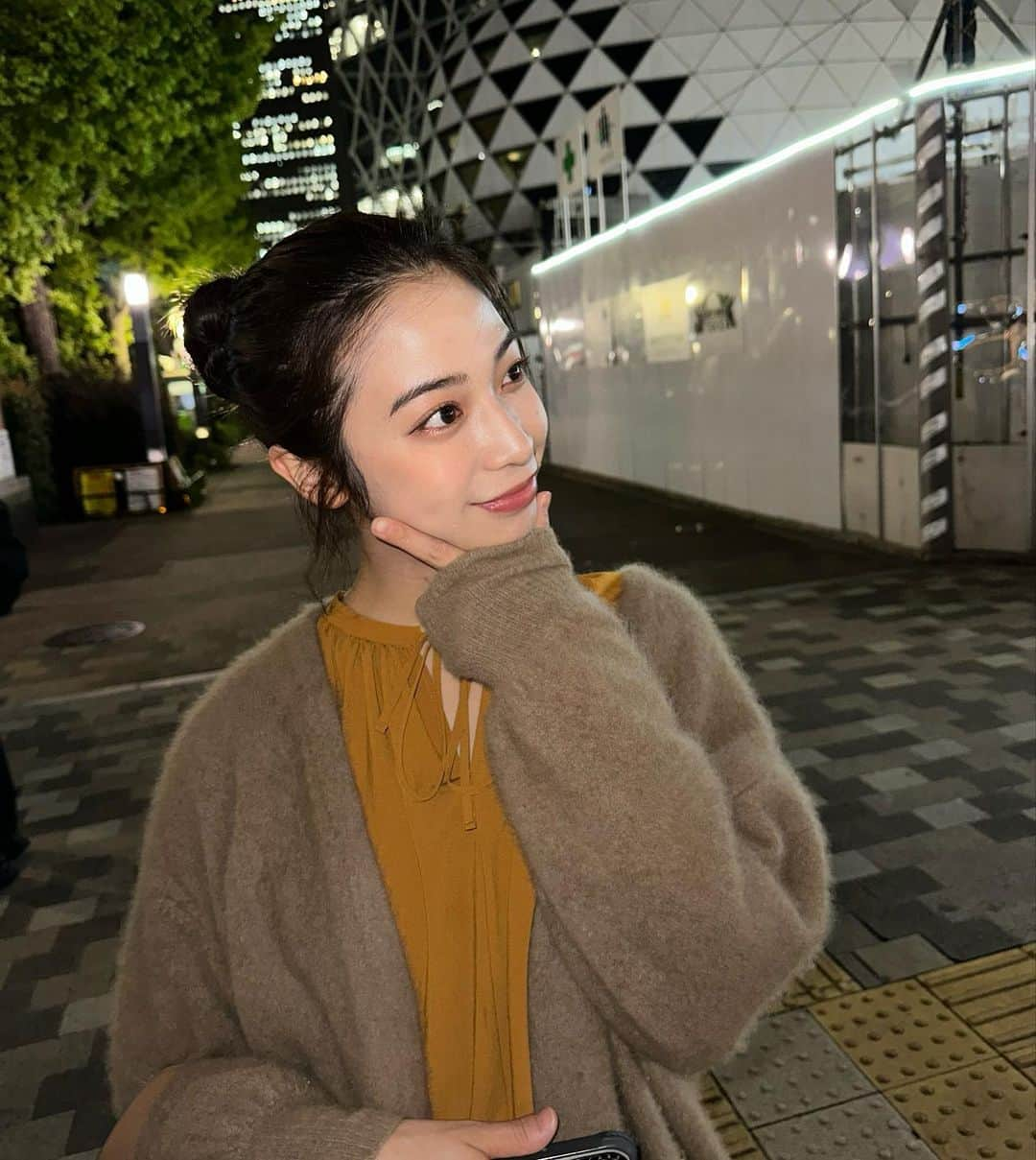 山口清香さんのインスタグラム写真 - (山口清香Instagram)「この時期の気温最高🍂🌛 1.2枚目フラッシュで撮ったらめちゃ画質良かった  3枚目でわかる通りphoto by おねえさまです。👧🏻  #秋コーデ #anuans」10月20日 21時16分 - sayaka__yamaguchi_