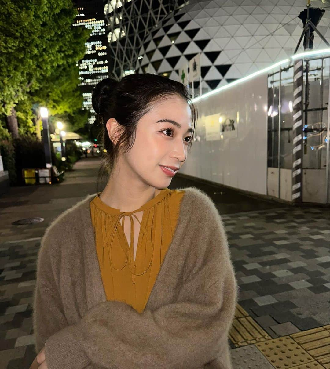 山口清香のインスタグラム：「この時期の気温最高🍂🌛 1.2枚目フラッシュで撮ったらめちゃ画質良かった  3枚目でわかる通りphoto by おねえさまです。👧🏻  #秋コーデ #anuans」