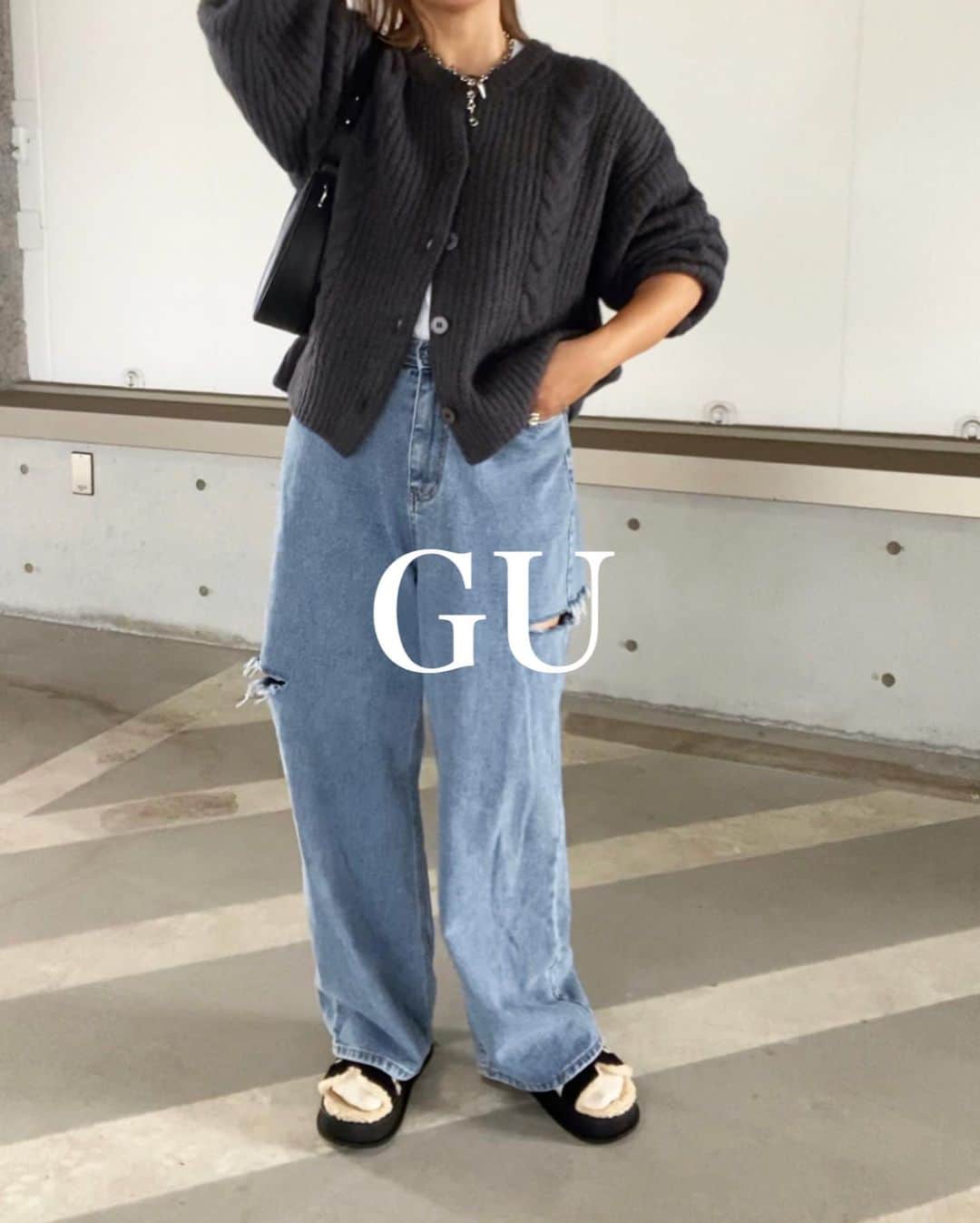 S E I K Oのインスタグラム：「.  前に投稿した GUのニットカーディガンコーデ☕️  写真撮ったまま 投稿できておらず🥺  このカーディガン やっぱりかわいい❤️  そしてモコモコサンダルも ソックス合わせてまだ履くよ✌️  __________________________   #gu_for_all #gu#ジーユー#guコーデ#プチプラ#プチプラファッション#プチプラコーデ#大人カジュアル#オトナカジュアル#アラフォーコーデ#ママコーデ#ママファッション」