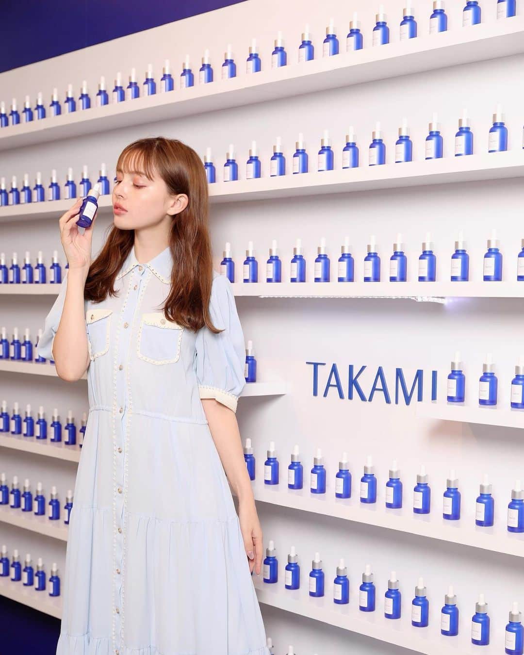 加藤ナナのインスタグラム：「⁡ ⁡ 美容皮膚の現場から誕生した ドクターズコスメ 「タカミスキンピール」さんの イベントへ行ってきました💙 ⁡ 肌の触れ方や皮膚温度、角質状態の チェックなどお肌にじっくり 向き合う時間が過ごせました☺️ ⁡ ⁡ 1日や２日で中々理想の肌になるのは難しいけれど朝晩のタカミスキンピールで「角質」をコツコツ育てていきたいな☺︎✨ ⁡ ⁡ #タカミスキンピール　#スキンケア　#pr」
