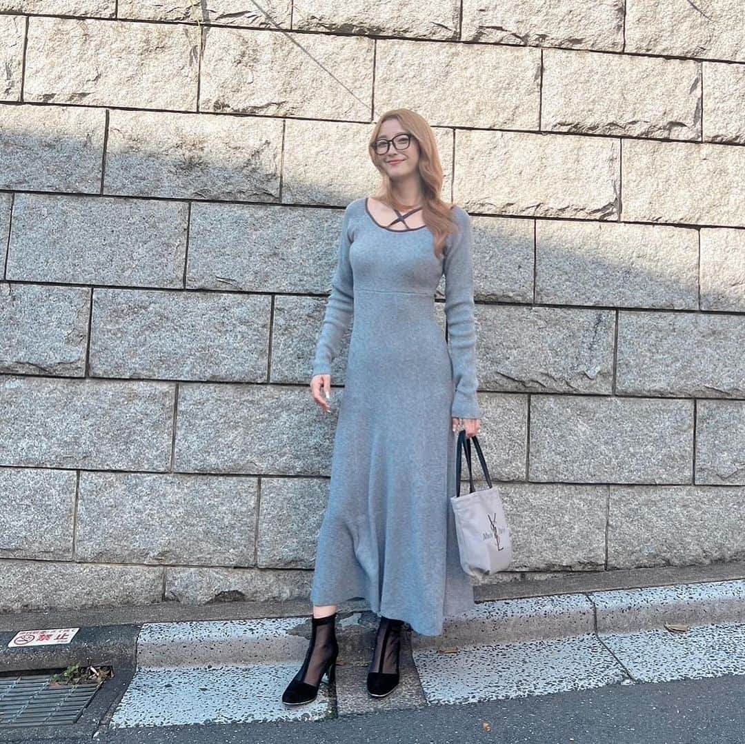 のインスタグラム：「昼間はあちぃけど このわんぴ可愛ぴ🩷 とりあえずストーリーの babeのサイトに私服ブランドのせてるよ🩶」
