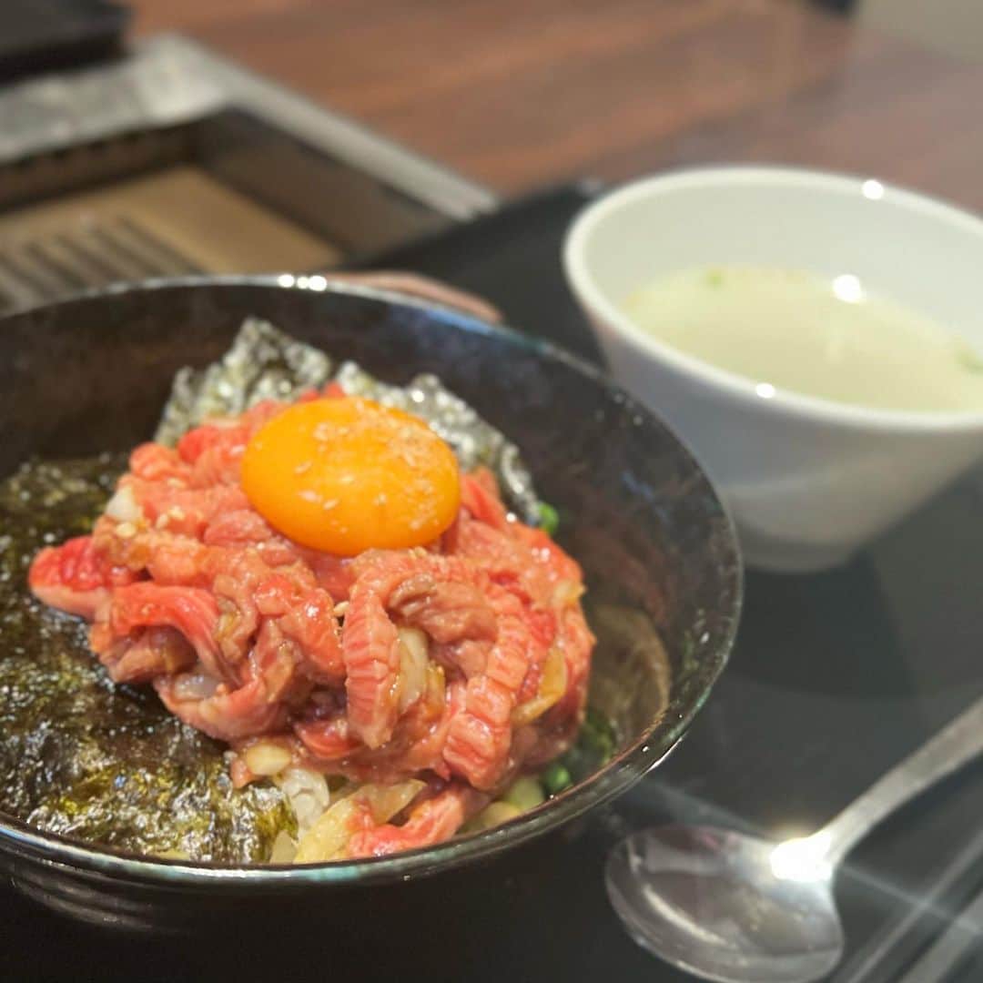 宮崎理奈さんのインスタグラム写真 - (宮崎理奈Instagram)「. . . ちょっと前だけと 神楽坂デートしたの❤️  おしゃれなカフェとか雑貨屋さんがいっぱいあって好きな街なんだよね〜✌️ 15年来の親友ちゃんと過ごすゆったりとした時間がとても好き。 . . . . #神楽坂 #神楽坂グルメ #神楽坂カフェ #神楽坂ランチ」10月20日 21時24分 - rina.miyazaki0221