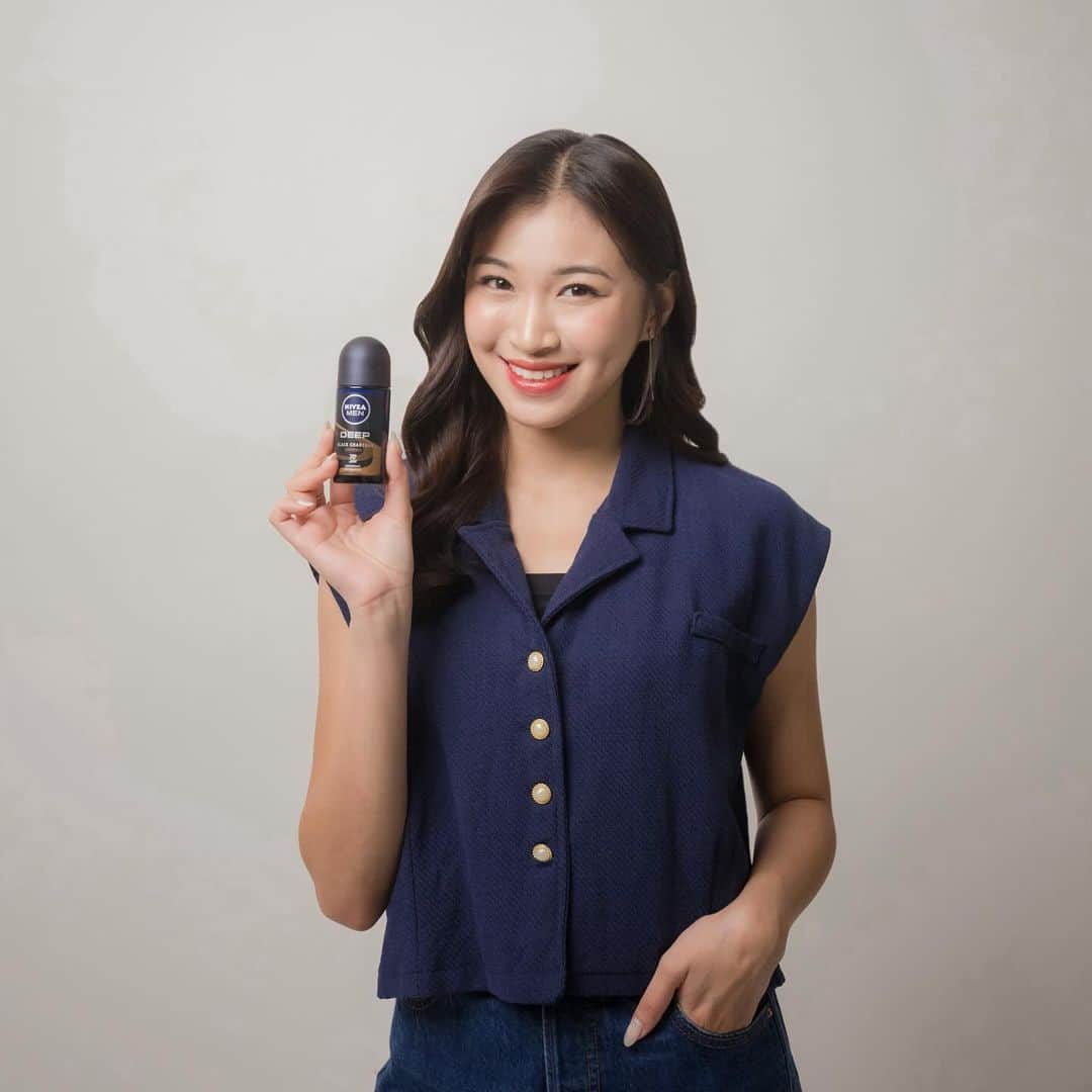 シャニ・インディラ・ナティオのインスタグラム：「Coffee always be my favorite, sesimpel karena wanginya yang segar & keeps me awake! Dan aku baru tau kalau wangi itu bisa aku temuin di NIVEA MEN Deo Deep Espresso! Deodorant dengan wangi espresso shot yang refreshing & perlindungan tahan lama-nya bantu kamu buat #MerdekadariBauBadan & jadi #RealMen pilihan sih~ Beli sekarang di Alfamart atau Indomaret terdekat, yuk!」