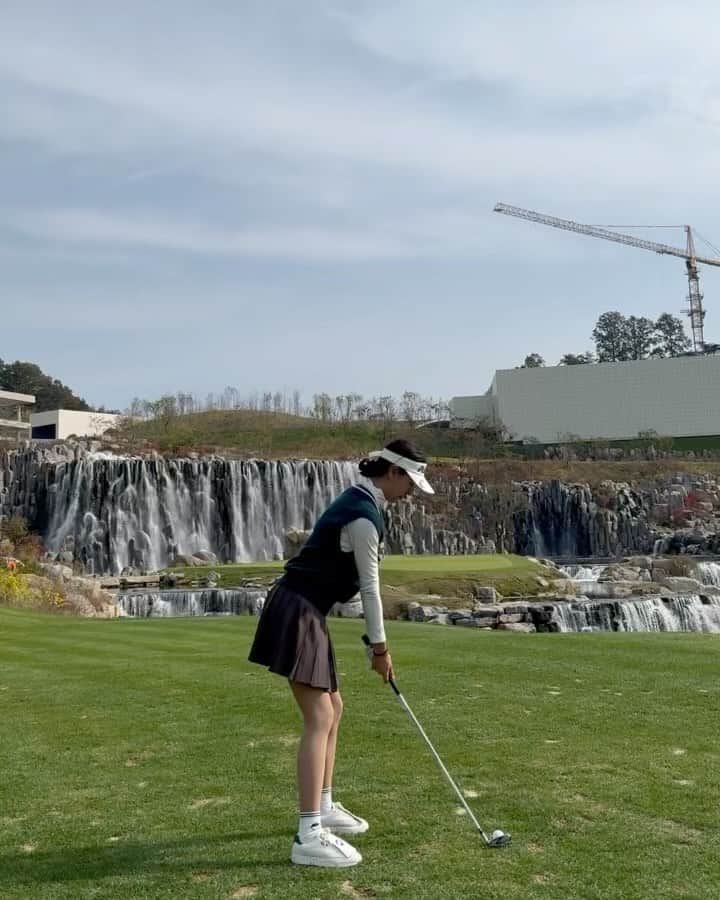 コ・ウォニのインスタグラム：「예쁜 골프장과 그렇지 못한 내 스코어로 골프랑 절교 선언하고 옴」