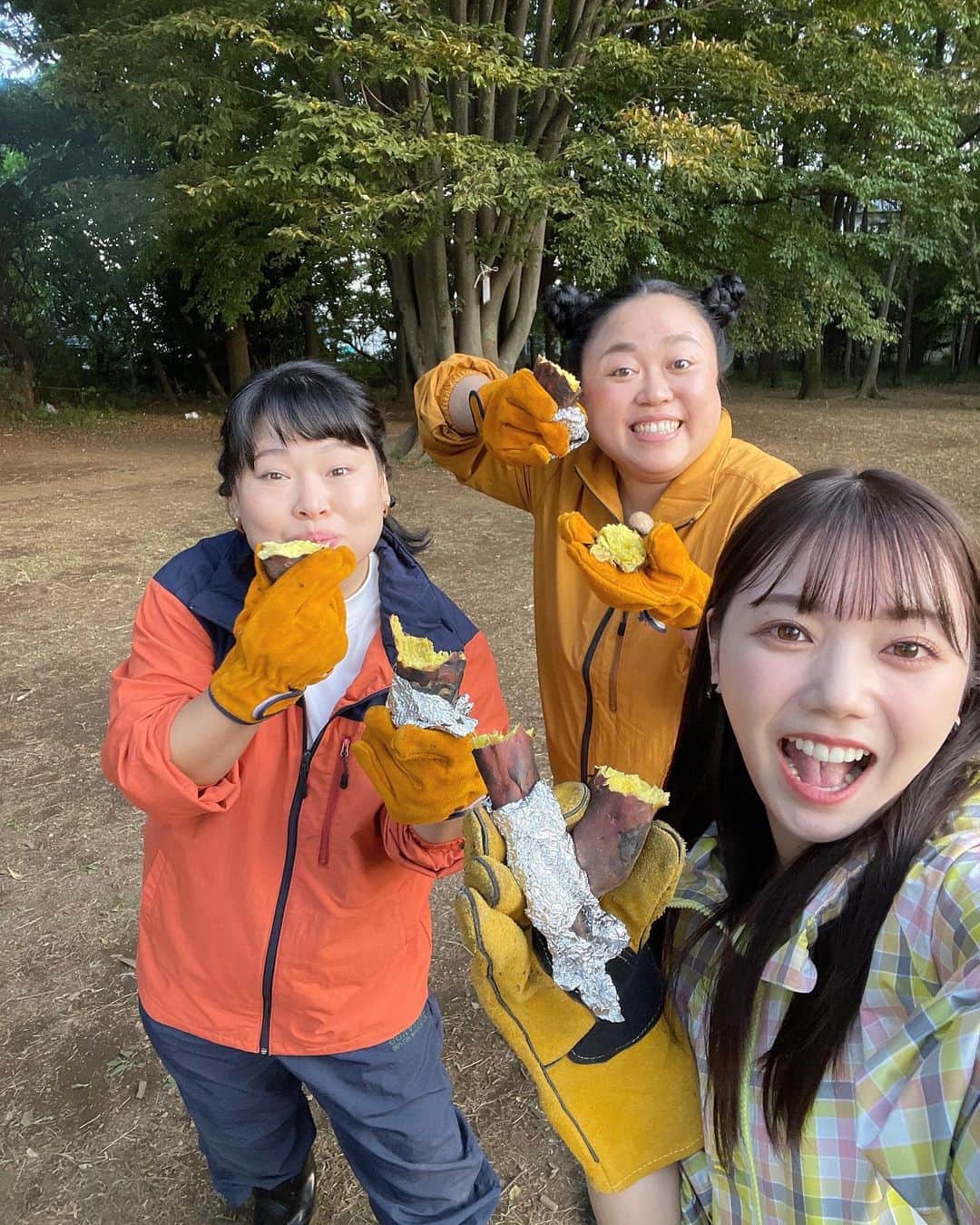 日向未来のインスタグラム：「🍠🍂  明日の#王様のブランチ は ♛エンタメコーナー ♛ニッチェのニッチな日帰り旅 ♛物件リサーチ 担当してます🍁  川越は学生時代によく遊びにいっていたけど 知らなかった新しい発見もあって、より川越の魅力を感じた旅でした!! 今回はお酒なしの旅でしたが(笑)ニッチェさんとの旅、毎回楽しすぎるんです😊焼き芋おいしかった~  久しぶりにミキさんと物件リサーチもしてきました!! こちらも終始笑って遊びごころ満載なロケでした🏠  明日 スタジオにもいます！ 9時30分からぜひ見てね👀  #王様のブランチ #tbs #日向未来 @mirai_hinata.official」