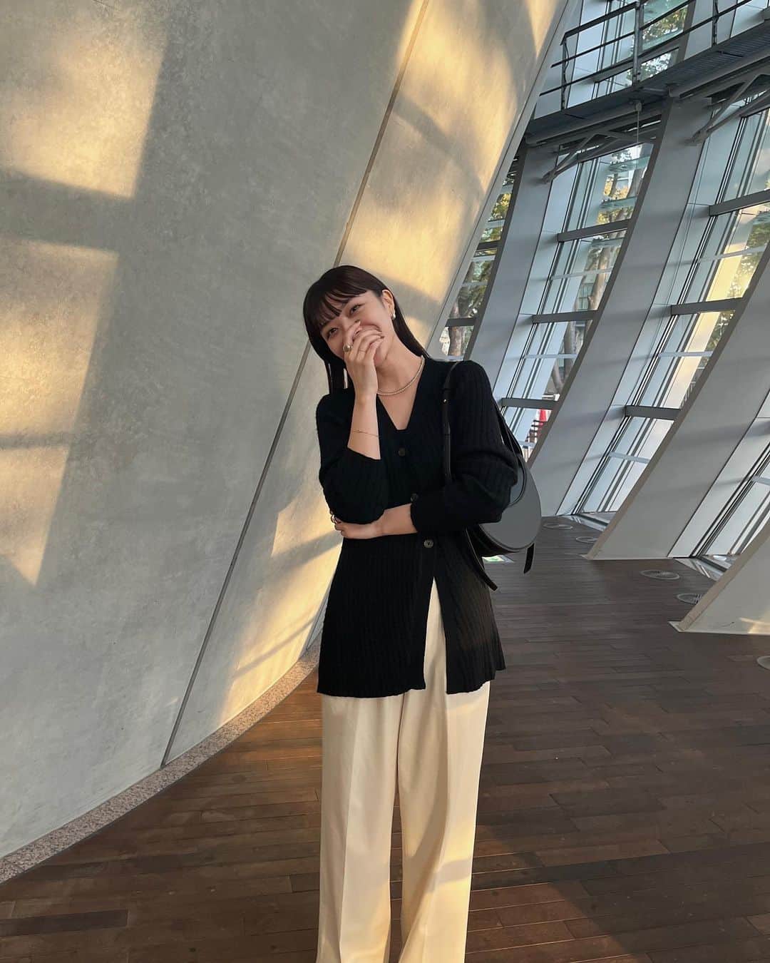 内山愛のインスタグラム：「念願のysl展🪞 素敵な展示に終始ときめいておりました🧎🏻✨  #ysl #イブサンローラン展 #国立新美術館」