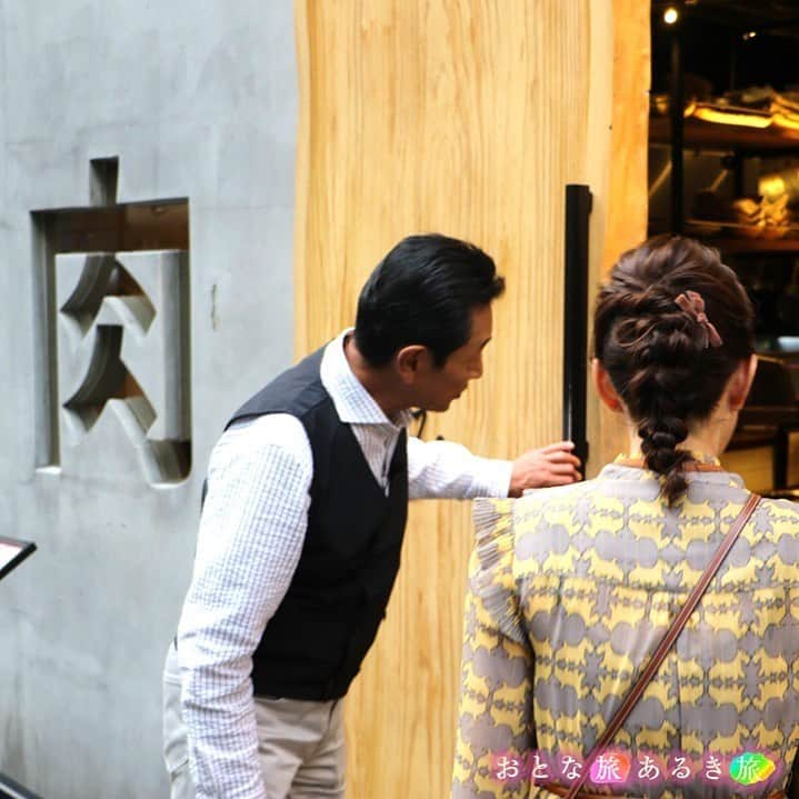 テレビ大阪「おとな旅あるき旅」さんのインスタグラム写真 - (テレビ大阪「おとな旅あるき旅」Instagram)「.  -——————————————  🟠#おとな旅あるき旅 🟠#テレビ大阪（7ch） 🟠大阪ベイエリア🚢地元のうまいもんめぐり 🟠#三田村邦彦  #丘みどり 🟠10月21日（土）18:30  -——————————————  今回はあるサプライズのために駆けつけてくれた！？ 丘みどりさんがゲスト☘️  ずらりと並ぶお惣菜にばあちゃんコロッケなど 地元で愛される美味いもんが続々😋 ハラミ好きの丘さんも大興奮の絶品ハラミとは🥩  さらに海遊館で癒しのひとときも🐠  是非ご覧ください☘️  -——————————————  #大阪 #大阪観光 #大阪グルメ #大阪ランチ #ばあちゃんコロッケ #井筒食堂 #海遊館 #さきしまコスモタワー展望台 #立呑み木村屋 #ワークショップタキビ　 #北新地はらみ」10月20日 21時39分 - tvo.otonatabi