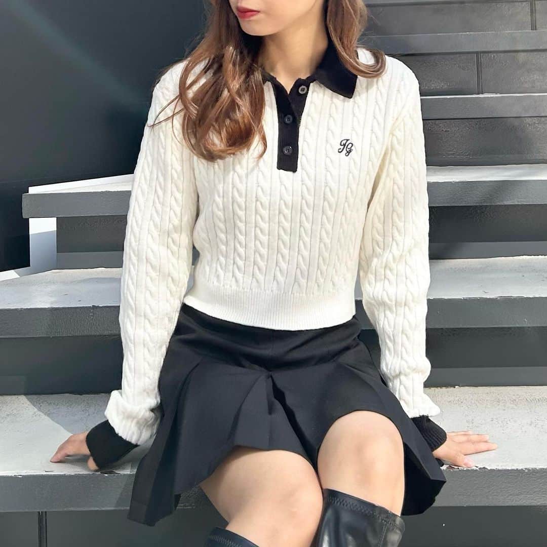 INGNI STOREさんのインスタグラム写真 - (INGNI STOREInstagram)「【 pre order item♡】 ⁡ ⁡ ⁡ ingnistore,zozotownにて先行予約受付中‼︎ (11月上旬発送予定) ⁡ ⁡ ■ケーブル胸刺繍配色ポロニット #1234-900271 ¥3,630 (tax in) ※現在ingnistoreでは¥3,267 (tax in) 3カラー ⁡ ⁡ ⁡ 大人気のケーブルポロニットが さらに可愛くなって新登場🫶🏻 ⁡ 配色のデザインがアクセントになって 存在感のある1枚に◎ ⁡ プリーツスカパンやデニムパンツと合わせると トレンドの韓国っぽコーデも叶います🪄 ⁡ ⁡  ┈┈┈┈┈┈┈┈┈┈┈┈┈┈┈┈┈ ┈┈┈┈┈┈ ⁡ ⁡ 〈INGNIコーデを大募集♡〉 @ingnistoreと#ingniコーデ のタグをつけて投稿していただいた方の中から、随時公式アカウントにてご紹介させていただきます‼︎ ⁡ ⁡ #INGN I#ingni #fashion #2023 #aw #오오티디 #패션#穿配不重样#秋コーデ #冬コーデ #デートコーデ #ファッション #トレンドコーデ #韓国コーデ #甘めカジュアル #カジュアルコーデ #大人カジュアル ⁡」10月20日 21時40分 - ingnistore