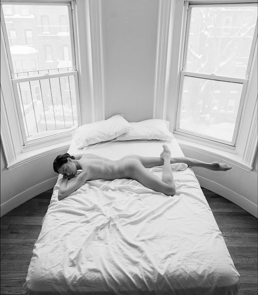 ballerina projectのインスタグラム：「𝐊𝐚𝐭𝐢𝐞 𝐁𝐨𝐫𝐞𝐧 in Boston.   @katieboren1 #kathrynboren #ballerinaproject #ballerina #ballet #boston #wolford #hosiery #tights   Ballerina Project 𝗹𝗮𝗿𝗴𝗲 𝗳𝗼𝗿𝗺𝗮𝘁 𝗹𝗶𝗺𝗶𝘁𝗲𝗱 𝗲𝗱𝘁𝗶𝗼𝗻 𝗽𝗿𝗶𝗻𝘁𝘀 and 𝗜𝗻𝘀𝘁𝗮𝘅 𝗰𝗼𝗹𝗹𝗲𝗰𝘁𝗶𝗼𝗻𝘀 on sale in our Etsy store. Link is located in our bio.  𝙎𝙪𝙗𝙨𝙘𝙧𝙞𝙗𝙚 to the 𝐁𝐚𝐥𝐥𝐞𝐫𝐢𝐧𝐚 𝐏𝐫𝐨𝐣𝐞𝐜𝐭 on Instagram to have access to exclusive and never seen before content. 🩰」