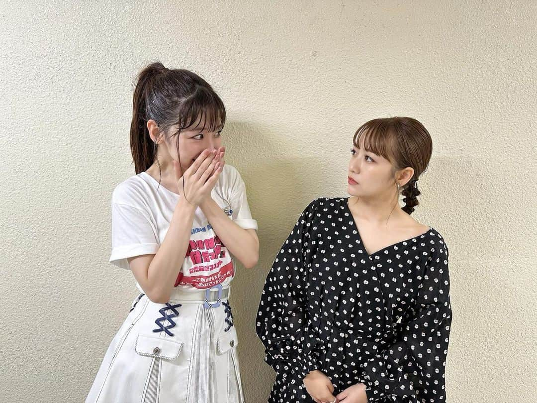 高橋みなみさんのインスタグラム写真 - (高橋みなみInstagram)「AKB48の武道館コンサート 「古参も新規も⼤集合︕なんでもありのAKBでっせスペシャル」 ハロウィンナイトのマジック黒歴史 檻から大脱出！リベンジさせていただきました🥹 ゆきりんオファーに肩ぶん回してたら檻に閉じ込めらましたww😂 凄いエモいセトリで観てて本当に楽しかった！ しっかりノースリーブスの宣伝をさせていただきました✨ありがとう！  そしてマジック成功できてよかったーと 舞台裏に戻った瞬間にゆきりんの卒業発表😭  32歳同い年、どんどん周りが卒業する中AKB48を、アイドルを愛し続けるその姿は本当に尊敬でした。「今のAKBが1番大好き」色んなことが変わりゆく中でこの言葉を言える尊さ。今のメンバーがファンの皆さんがいてくれたからですね😊 最後までアイドル人生謳歌してね！  ゆきりんの卒業コンサート 3月16日(土)ぴあアリーナMM！！ そしてAKBの武道館は明日も明後日もありますよー！！  そしてノースリーブス、、 詳細は決まってませんが15周年ライブ配信されまーす✨✨🤗 また色々決まりましたらお知らせしますね！ お楽しみに✨🥺  #akb48武道館 #ハロウィンナイト #ゆきりん卒業 #ノースリーブス  衣装👗 ブラウス @cocodeal_official  スカート @cocodeal_official  イヤリング @jeweltee.24」10月20日 21時49分 - taka37_chan