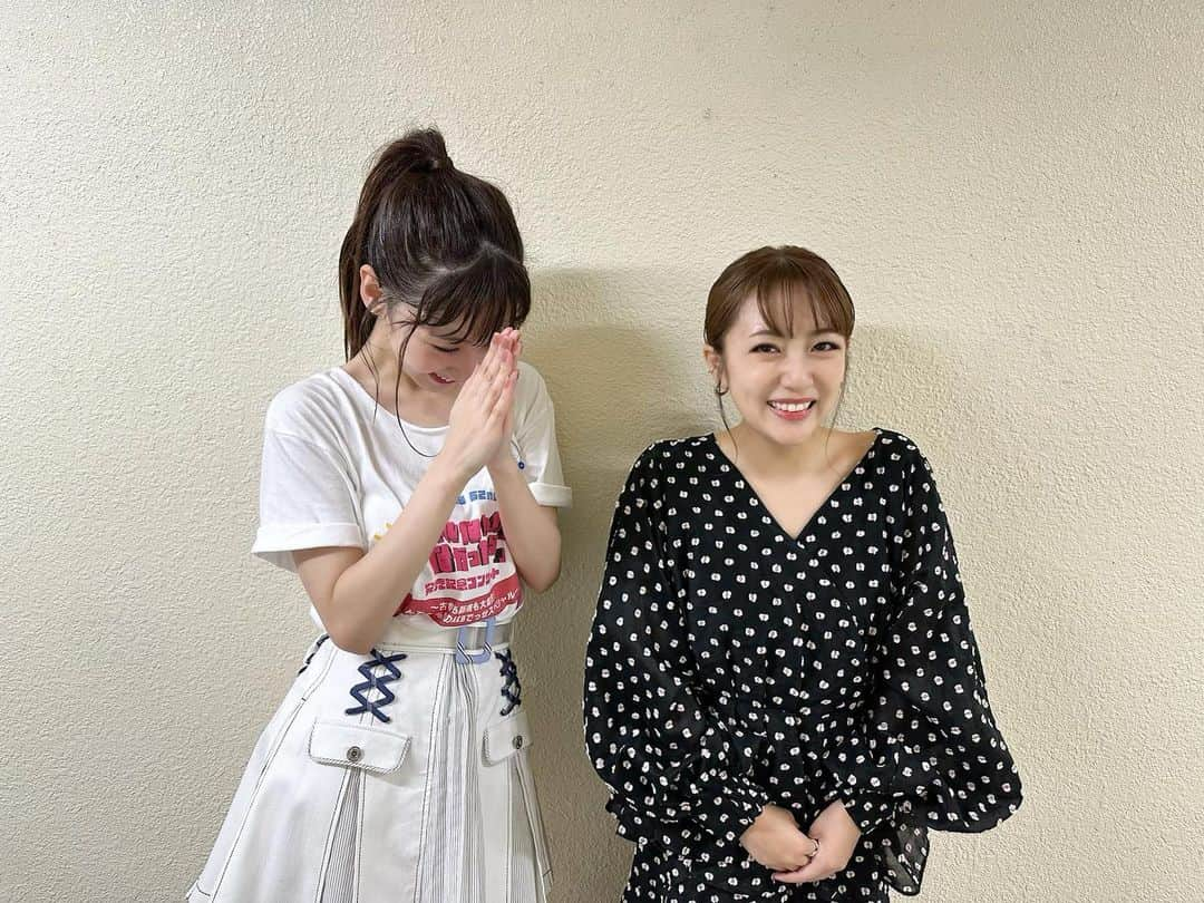 高橋みなみさんのインスタグラム写真 - (高橋みなみInstagram)「AKB48の武道館コンサート 「古参も新規も⼤集合︕なんでもありのAKBでっせスペシャル」 ハロウィンナイトのマジック黒歴史 檻から大脱出！リベンジさせていただきました🥹 ゆきりんオファーに肩ぶん回してたら檻に閉じ込めらましたww😂 凄いエモいセトリで観てて本当に楽しかった！ しっかりノースリーブスの宣伝をさせていただきました✨ありがとう！  そしてマジック成功できてよかったーと 舞台裏に戻った瞬間にゆきりんの卒業発表😭  32歳同い年、どんどん周りが卒業する中AKB48を、アイドルを愛し続けるその姿は本当に尊敬でした。「今のAKBが1番大好き」色んなことが変わりゆく中でこの言葉を言える尊さ。今のメンバーがファンの皆さんがいてくれたからですね😊 最後までアイドル人生謳歌してね！  ゆきりんの卒業コンサート 3月16日(土)ぴあアリーナMM！！ そしてAKBの武道館は明日も明後日もありますよー！！  そしてノースリーブス、、 詳細は決まってませんが15周年ライブ配信されまーす✨✨🤗 また色々決まりましたらお知らせしますね！ お楽しみに✨🥺  #akb48武道館 #ハロウィンナイト #ゆきりん卒業 #ノースリーブス  衣装👗 ブラウス @cocodeal_official  スカート @cocodeal_official  イヤリング @jeweltee.24」10月20日 21時49分 - taka37_chan