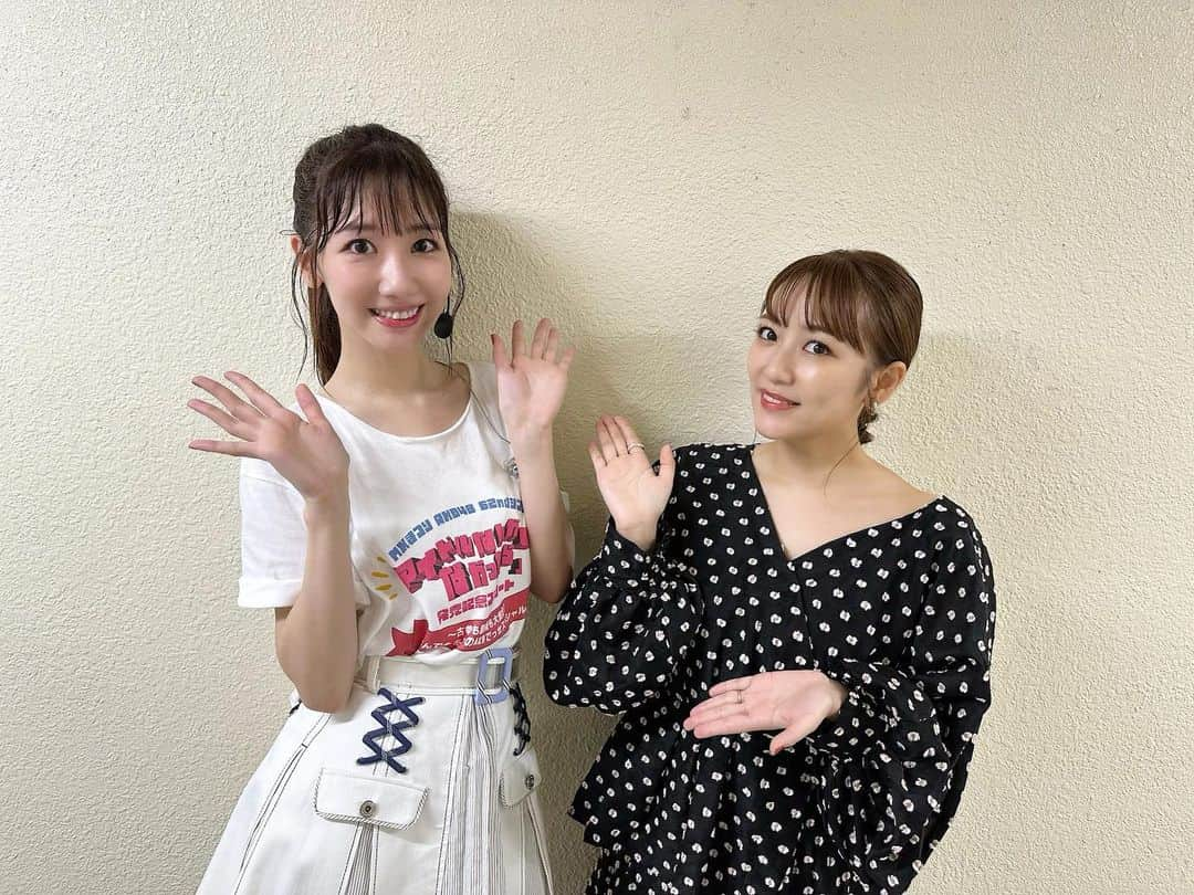 高橋みなみさんのインスタグラム写真 - (高橋みなみInstagram)「AKB48の武道館コンサート 「古参も新規も⼤集合︕なんでもありのAKBでっせスペシャル」 ハロウィンナイトのマジック黒歴史 檻から大脱出！リベンジさせていただきました🥹 ゆきりんオファーに肩ぶん回してたら檻に閉じ込めらましたww😂 凄いエモいセトリで観てて本当に楽しかった！ しっかりノースリーブスの宣伝をさせていただきました✨ありがとう！  そしてマジック成功できてよかったーと 舞台裏に戻った瞬間にゆきりんの卒業発表😭  32歳同い年、どんどん周りが卒業する中AKB48を、アイドルを愛し続けるその姿は本当に尊敬でした。「今のAKBが1番大好き」色んなことが変わりゆく中でこの言葉を言える尊さ。今のメンバーがファンの皆さんがいてくれたからですね😊 最後までアイドル人生謳歌してね！  ゆきりんの卒業コンサート 3月16日(土)ぴあアリーナMM！！ そしてAKBの武道館は明日も明後日もありますよー！！  そしてノースリーブス、、 詳細は決まってませんが15周年ライブ配信されまーす✨✨🤗 また色々決まりましたらお知らせしますね！ お楽しみに✨🥺  #akb48武道館 #ハロウィンナイト #ゆきりん卒業 #ノースリーブス  衣装👗 ブラウス @cocodeal_official  スカート @cocodeal_official  イヤリング @jeweltee.24」10月20日 21時49分 - taka37_chan