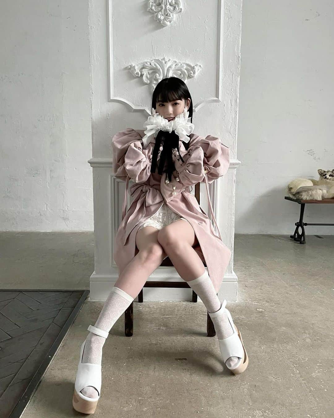 のインスタグラム：「本日発売の 『JUNON12月号』に掲載して頂いています！！✨  撮影もインタビューもすごく楽しかったです！！ 衣装とヘアメイク、素敵すぎました🎀💓  #JUNON #JUNON12月号 #50周年おめでとうございます」