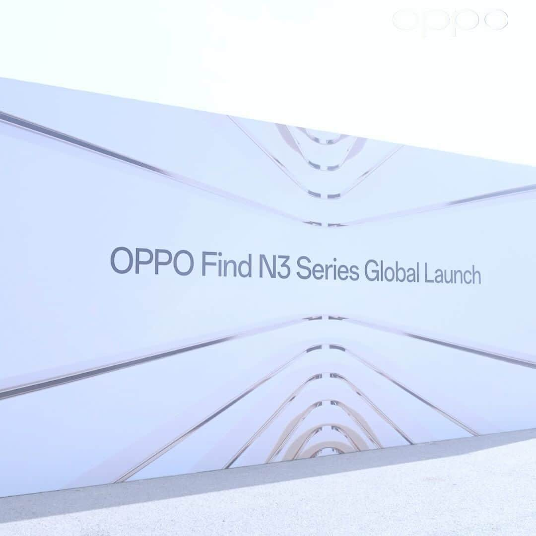 カカのインスタグラム：「I had a fantastic time at the #OPPOFindN3Series Global Launch , thanks for the invitation!   Now, you could win an #OPPOFindN3 with my signature! Follow @oppo to see how.   #TheChampionFoldables #ucl」