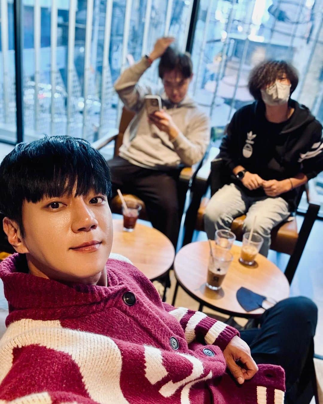 ファン・チヨルさんのインスタグラム写真 - (ファン・チヨルInstagram)「coffee time😀」10月20日 21時55分 - chiyeul7102