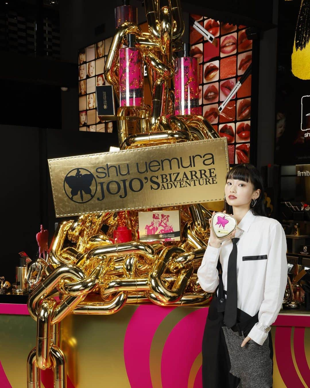 月山京香さんのインスタグラム写真 - (月山京香Instagram)「. shu uemura × アニメ「ジョジョの奇妙な冒険 ストーンオーシャン」コレクション💎✨ @shuuemura  ⁡ 宝石を散りばめたようなアイシャドウパレットが素敵でジョジョの奇妙な冒険の世界観をそのまま表現してるコレクション🫶🏻 ⁡ 私はストーン オーシャン アドベンチャー アイシャドー パレットを使ってメイクしてもらったよ！ ピンクのラメ感が甘すぎなくてお気に入り！ ⁡ ご招待いただきありがとうございました❤️ ⁡  #PR #シュウウエムラ #ジョジョの奇妙な冒険 #ストーンオーシャン」10月20日 21時57分 - i_am_kyoka_yade