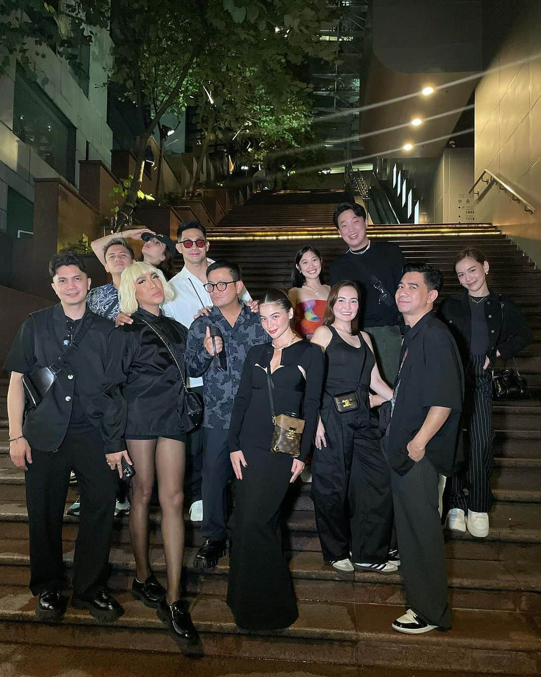 アン・カーティスのインスタグラム：「Made the most of this time and let loose with the showtime fam. Did nothing but eat 🍚, drink 🍸 🍷 chika, playtime, dance, and lots and lots of laughing. Love you guys! Almost time to celebrate 14 YEARS with our Madlang Peeps naman! See you guys soon! ✨🌹」