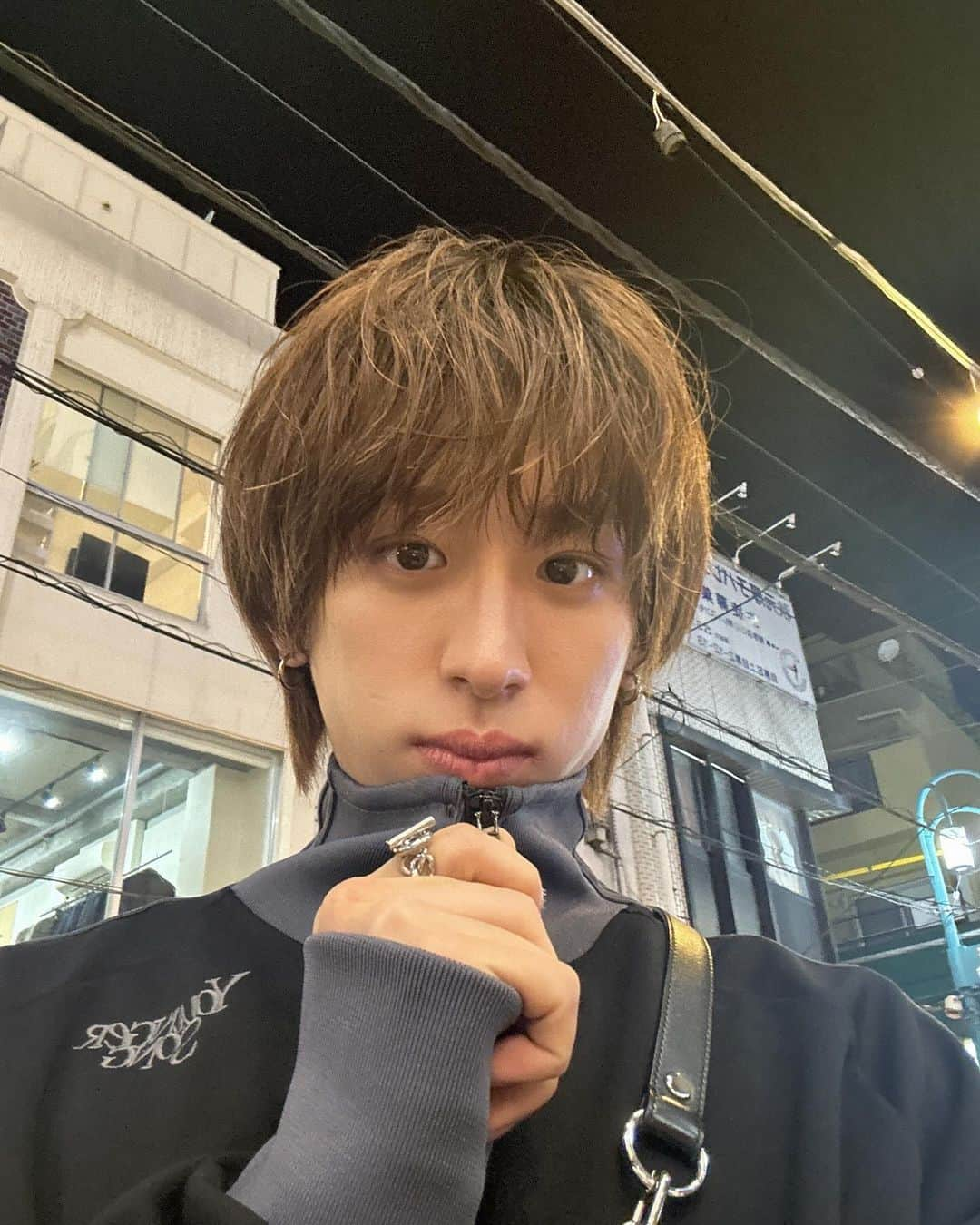 SHOYA【ANFiNY】のインスタグラム：「⁡ ⁡ 最近の気候ほんと好き！ みんなはー？ ⁡ ⁡ そしてお気に入りのお洋服着ました〜！ ⁡ ⁡」