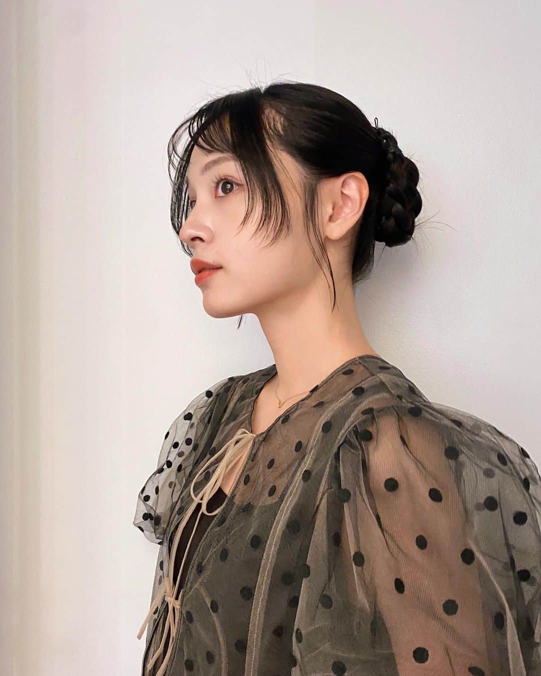 大谷凜香のインスタグラム：「みなさん週末何したの~？  ニューヘアになって1発目は、 みつきさん@tsukieey にスタイリングお願いしておりました🪄 360°かわいい大人のひつじさんヘア🐏」