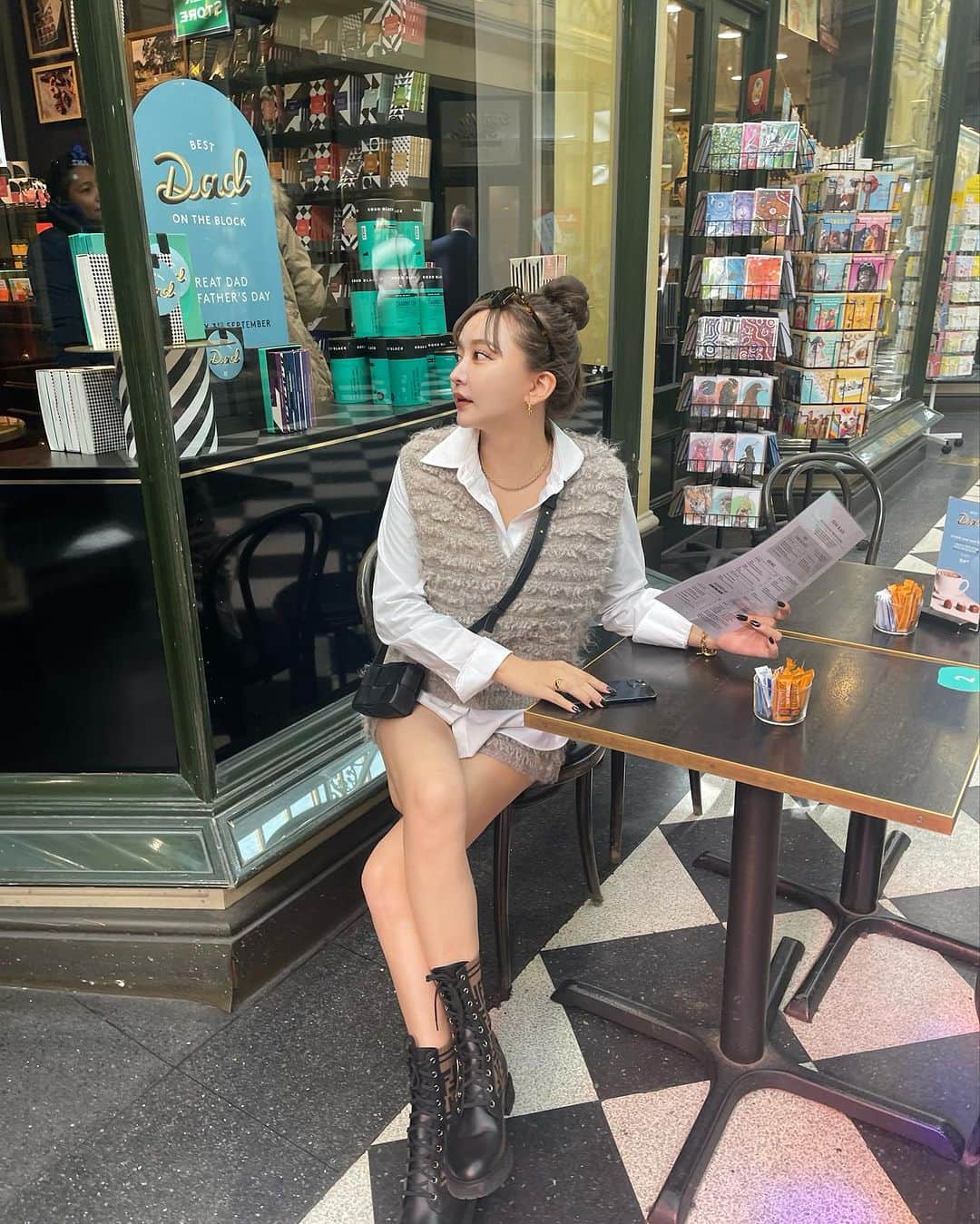 白倉あやさんのインスタグラム写真 - (白倉あやInstagram)「Melbourne,Royal arcade🇦🇺 ここの通り雑貨がいっぱいあって楽しいの〜」10月20日 22時06分 - shirakur_a