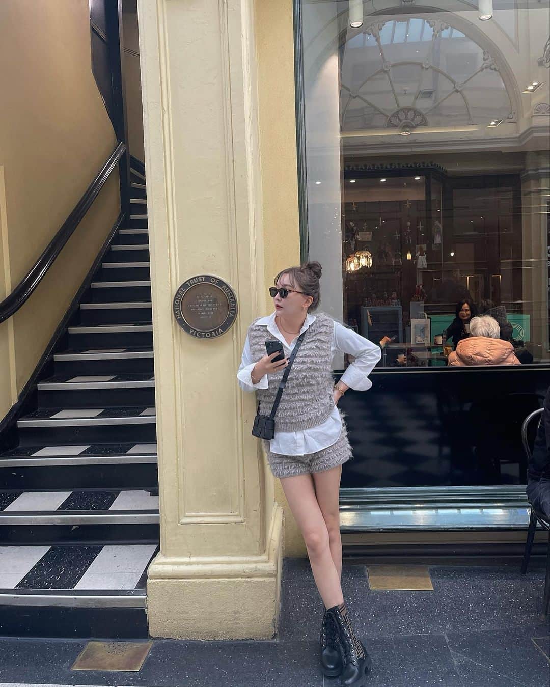 白倉あやさんのインスタグラム写真 - (白倉あやInstagram)「Melbourne,Royal arcade🇦🇺 ここの通り雑貨がいっぱいあって楽しいの〜」10月20日 22時06分 - shirakur_a