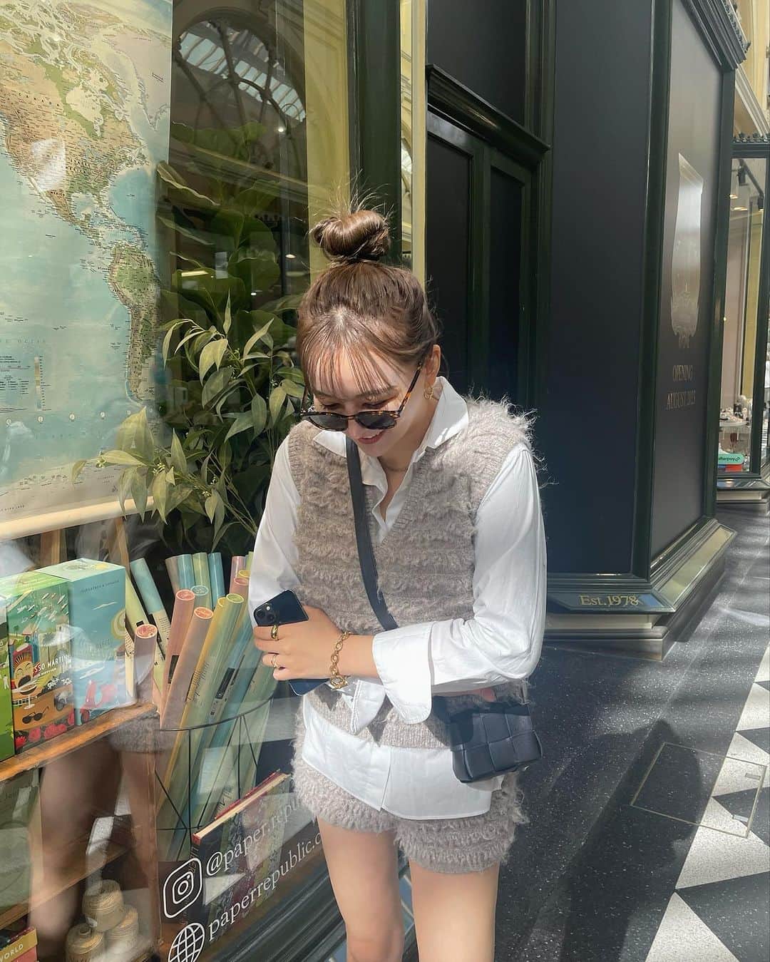 白倉あやさんのインスタグラム写真 - (白倉あやInstagram)「Melbourne,Royal arcade🇦🇺 ここの通り雑貨がいっぱいあって楽しいの〜」10月20日 22時06分 - shirakur_a